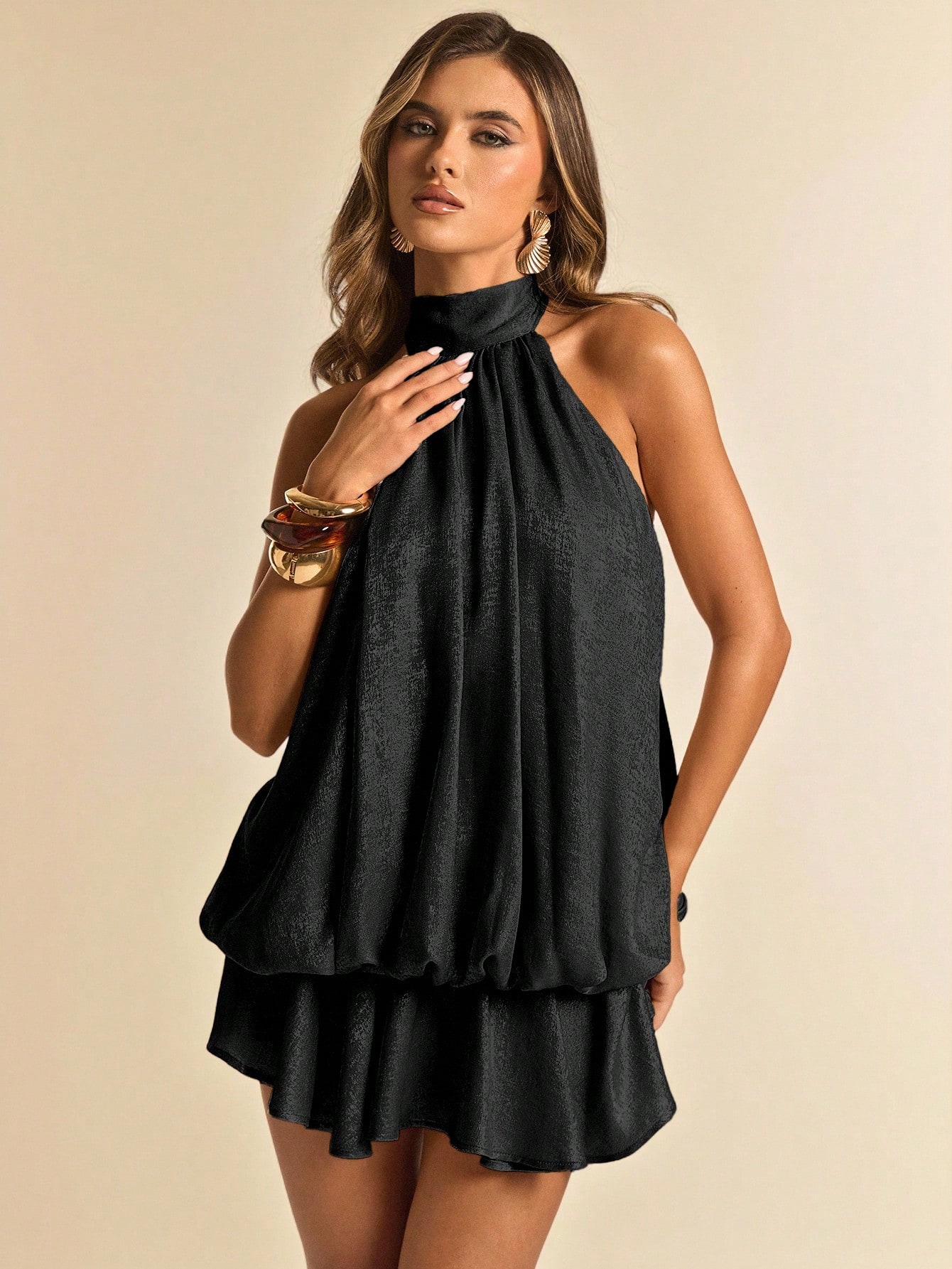 Robe mini élégante à dos nu texturée dorée, tenues de fête d'anniversaire — vue 6