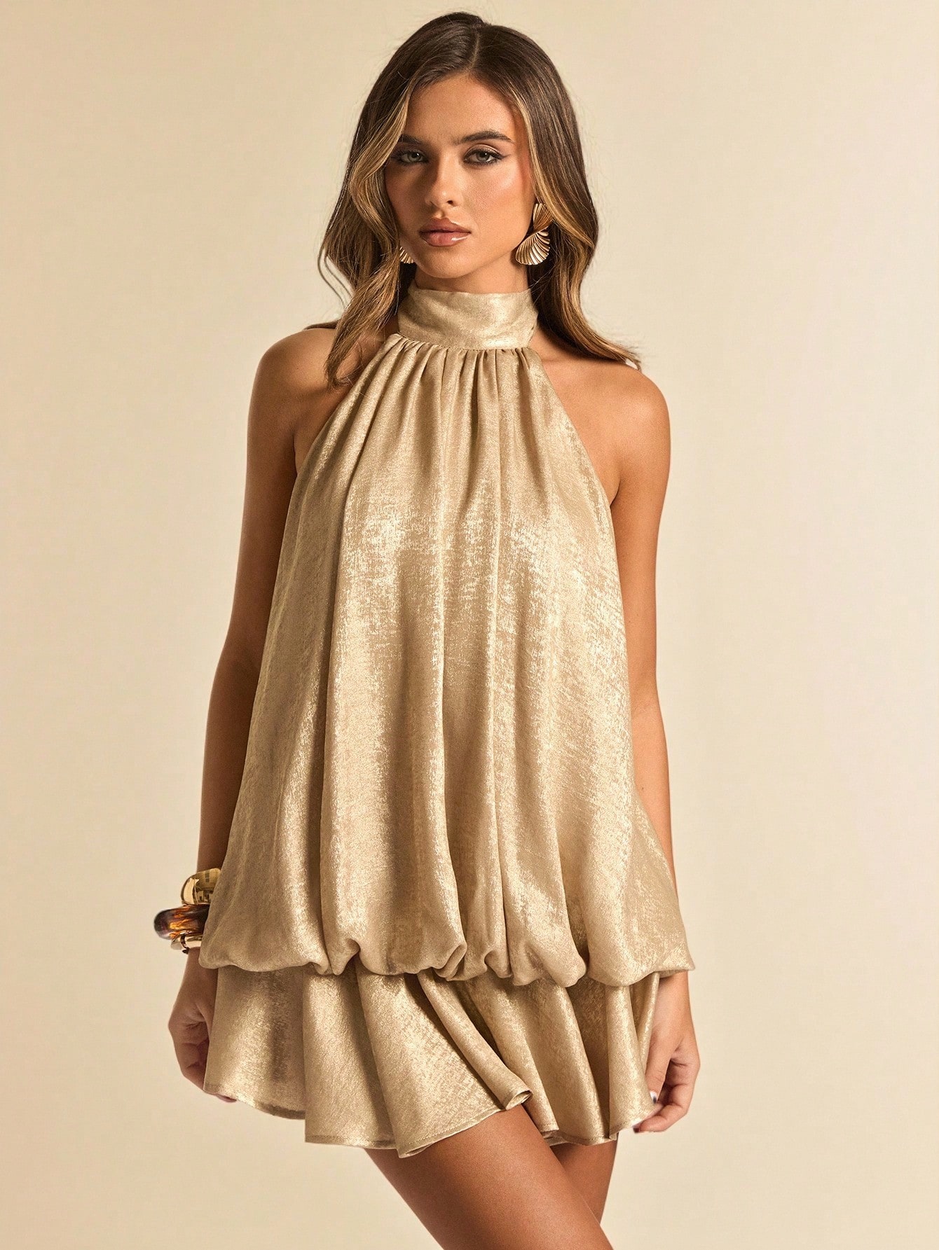 Robe mini élégante à dos nu texturée dorée, tenues de fête d'anniversaire — vue 7