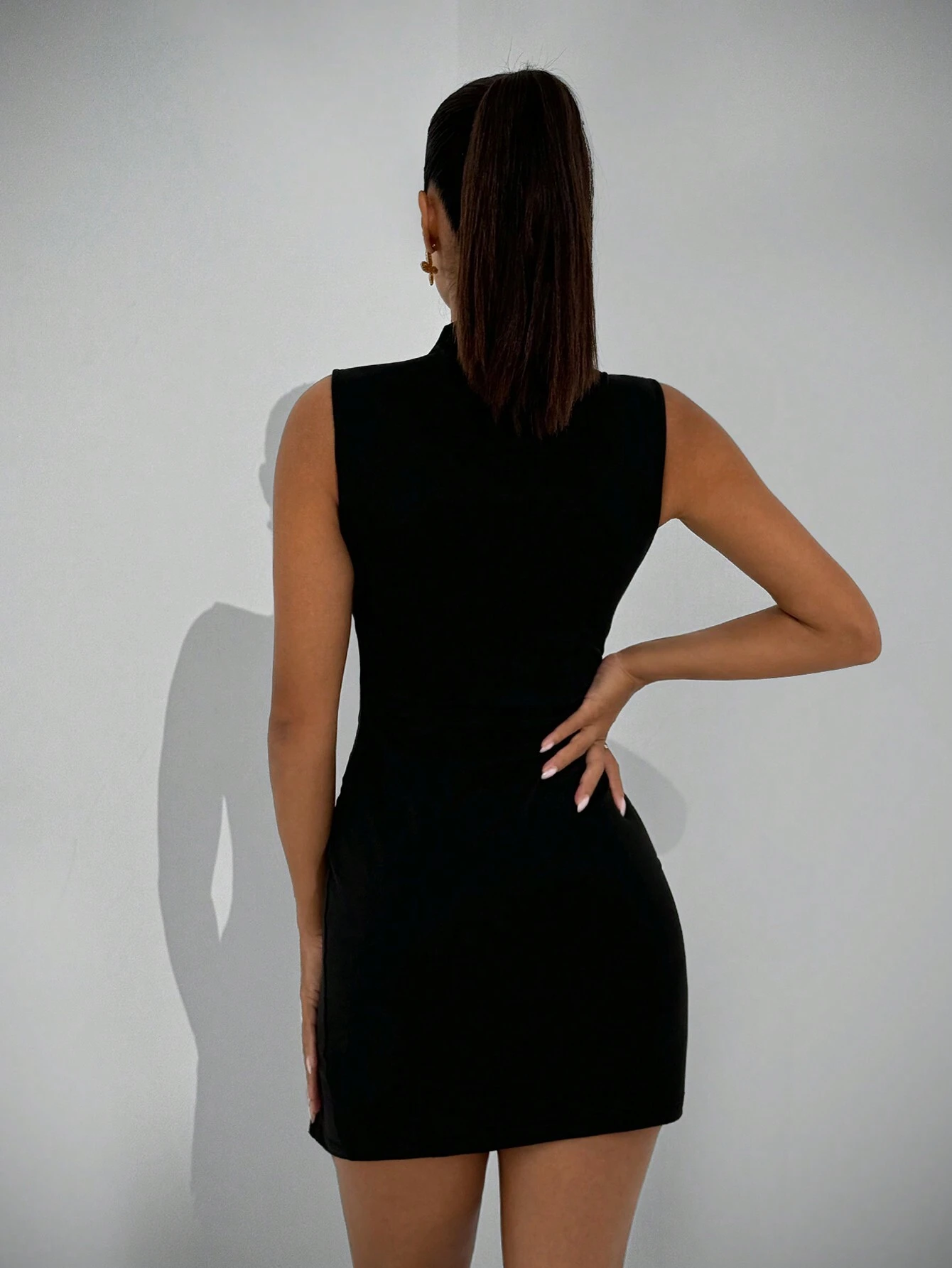 Robe moulante et fendue mini minimaliste à col montant sans manches pour — vue 2