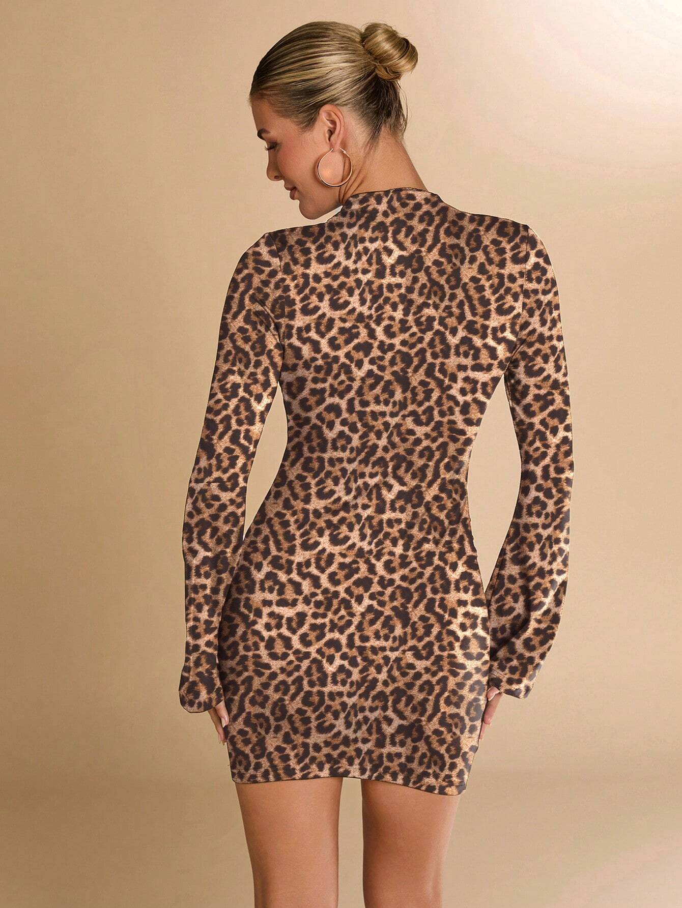 Vêtements d'automne et d'été, vêtements de vacances, robe imprimée léopard — vue 7