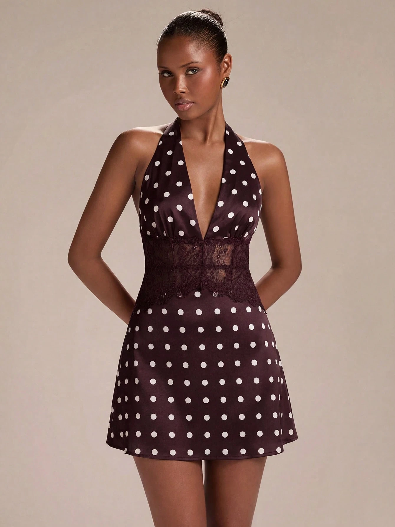 Robe mini élégante printemps/été en satin abricot avec patchwork à la taille — vue 2
