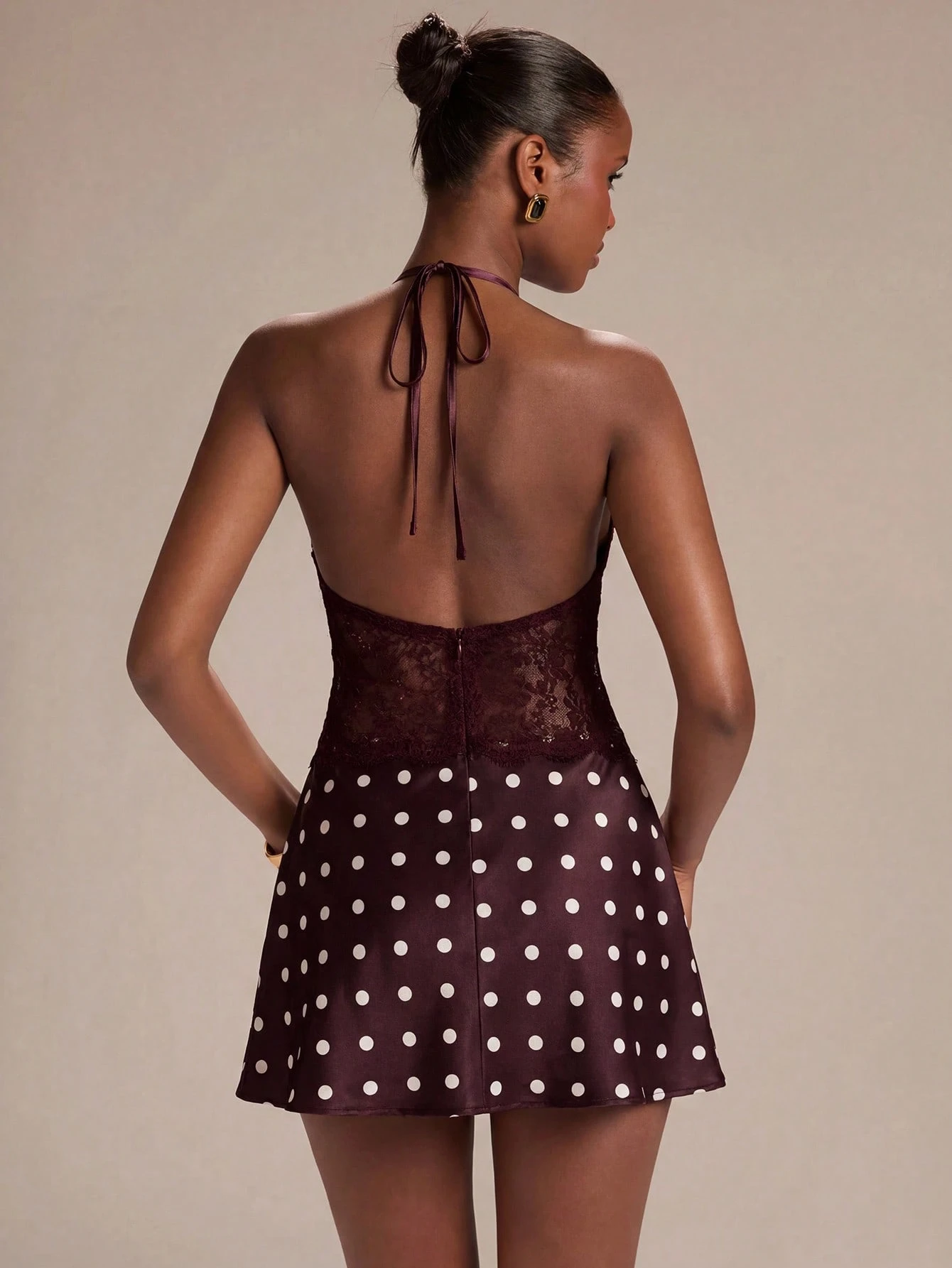 Robe mini élégante printemps/été en satin abricot avec patchwork à la taille — vue 8