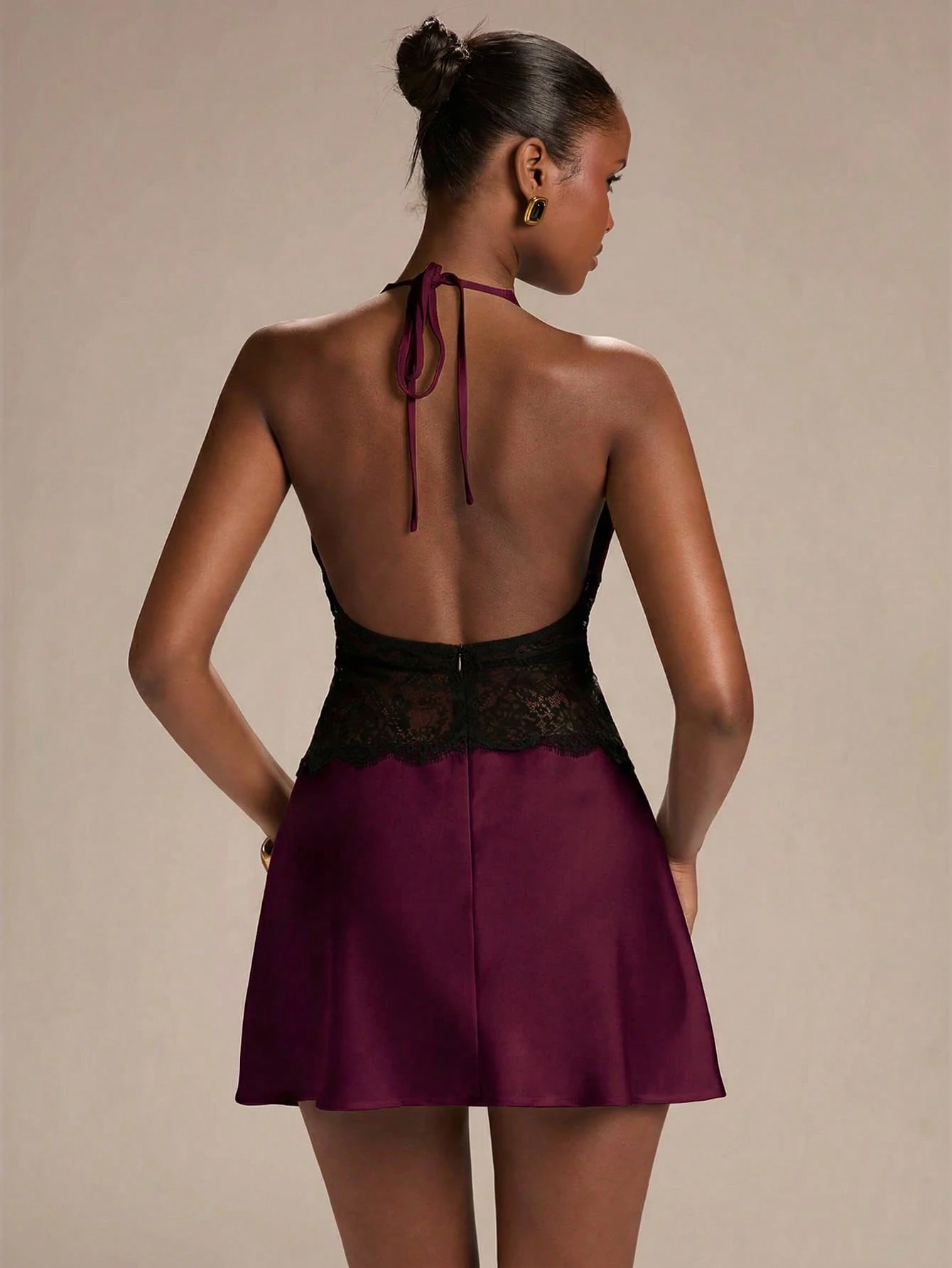 Robe mini élégante printemps/été en satin abricot avec patchwork à la taille — vue 9