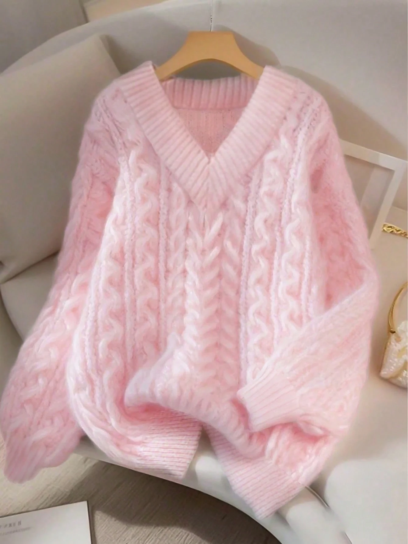 Franclia Nouveau pull ample, doux et rose bonbon, avec un design ample et un col en V.