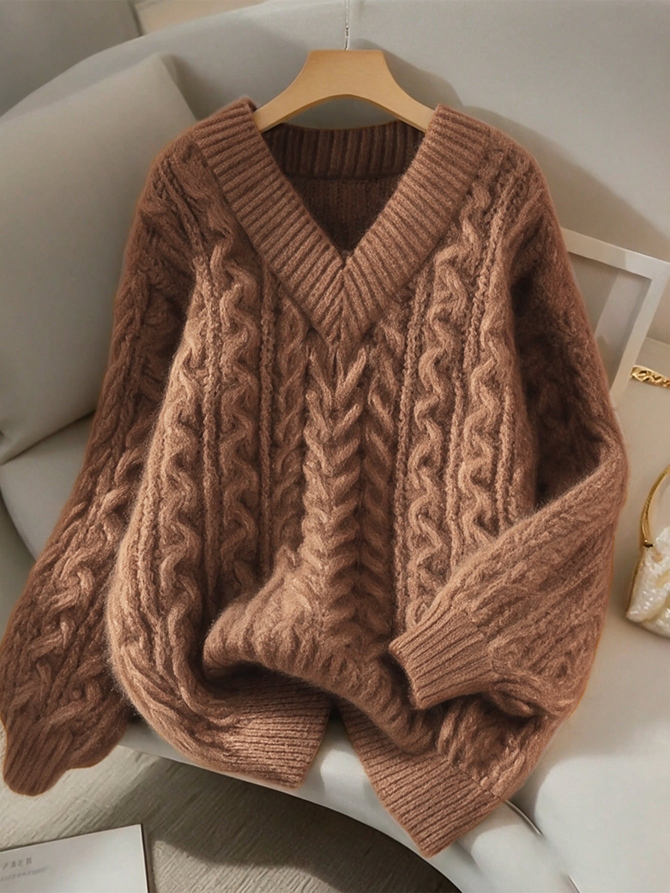 Franclia Nouveau pull ample, doux et rose bonbon, avec un design ample et un col en V. — vue 6