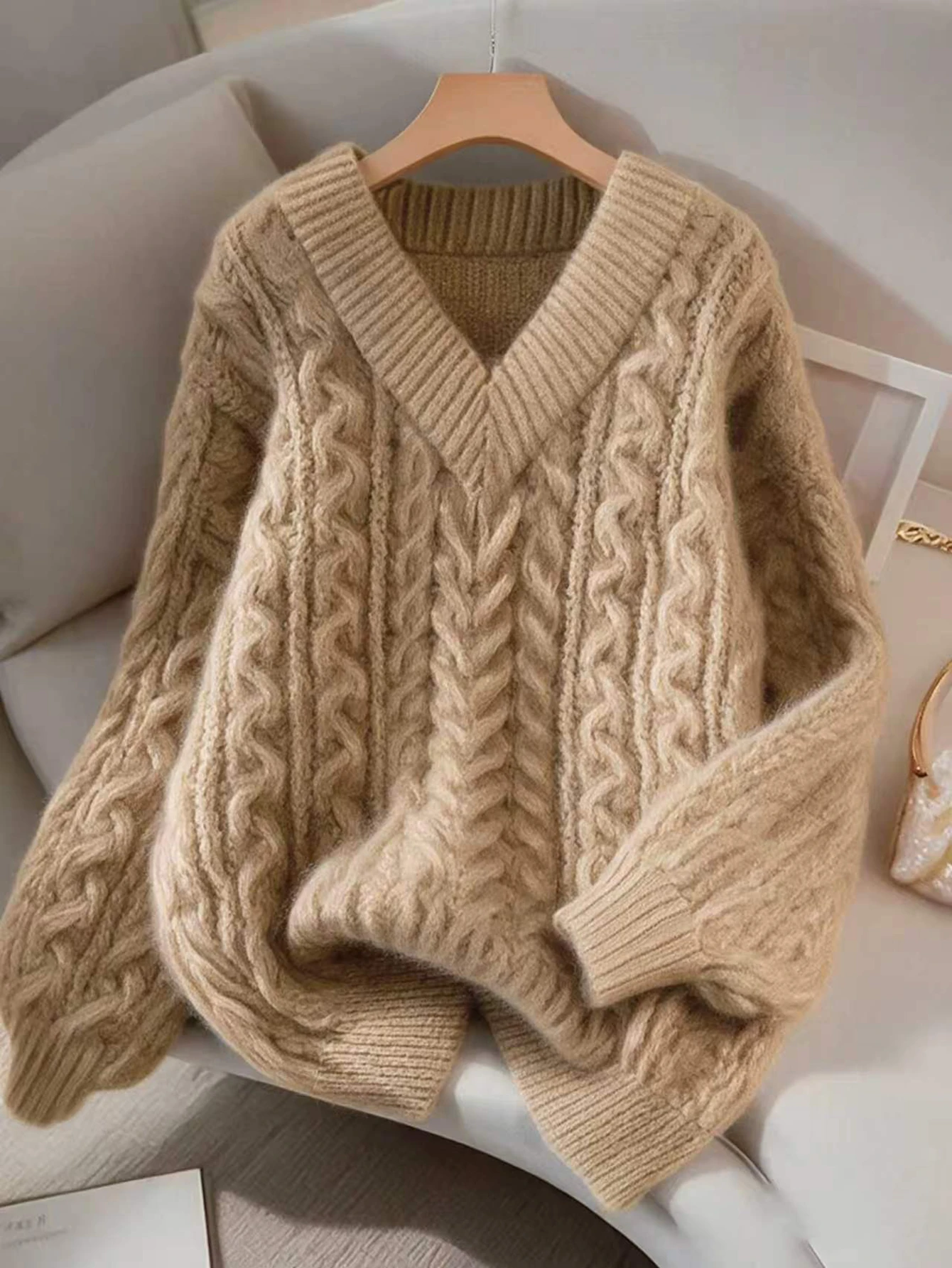 Franclia Nouveau pull ample, doux et rose bonbon, avec un design ample et un col en V. — vue 7