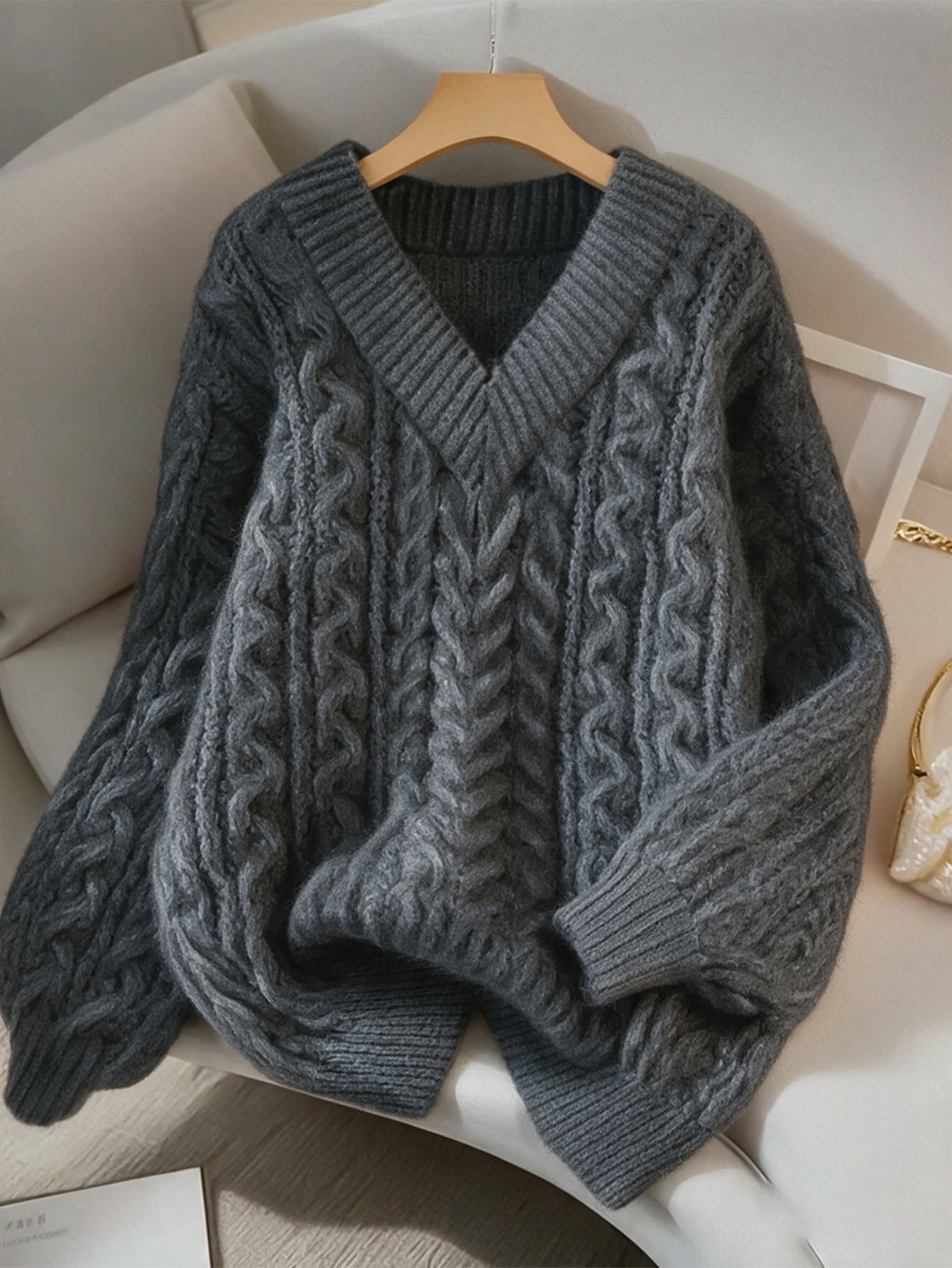 Franclia Nouveau pull ample, doux et rose bonbon, avec un design ample et un col en V. — vue 8