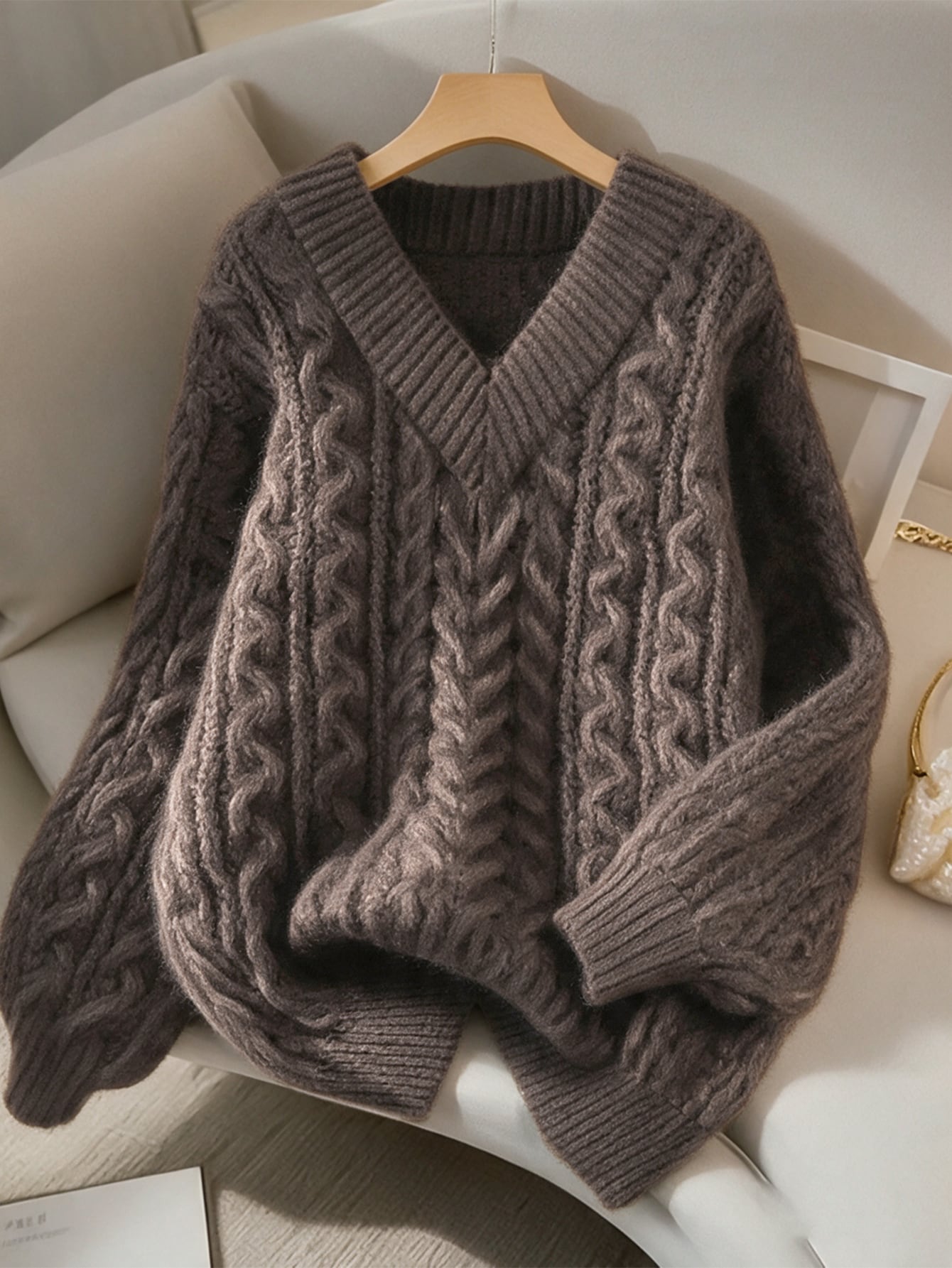 Franclia Nouveau pull ample, doux et rose bonbon, avec un design ample et un col en V. — vue 11