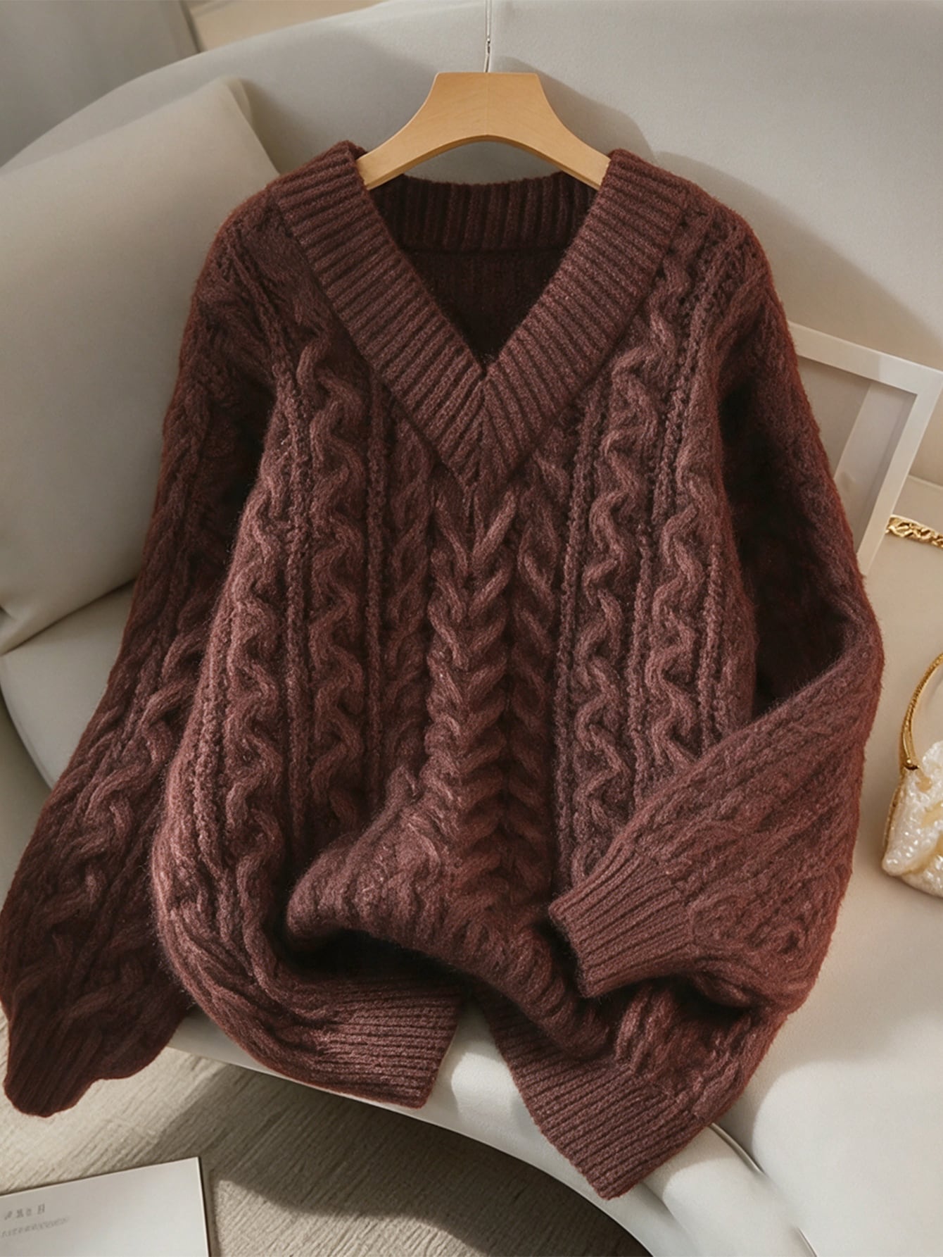 Franclia Nouveau pull ample, doux et rose bonbon, avec un design ample et un col en V. — vue 9