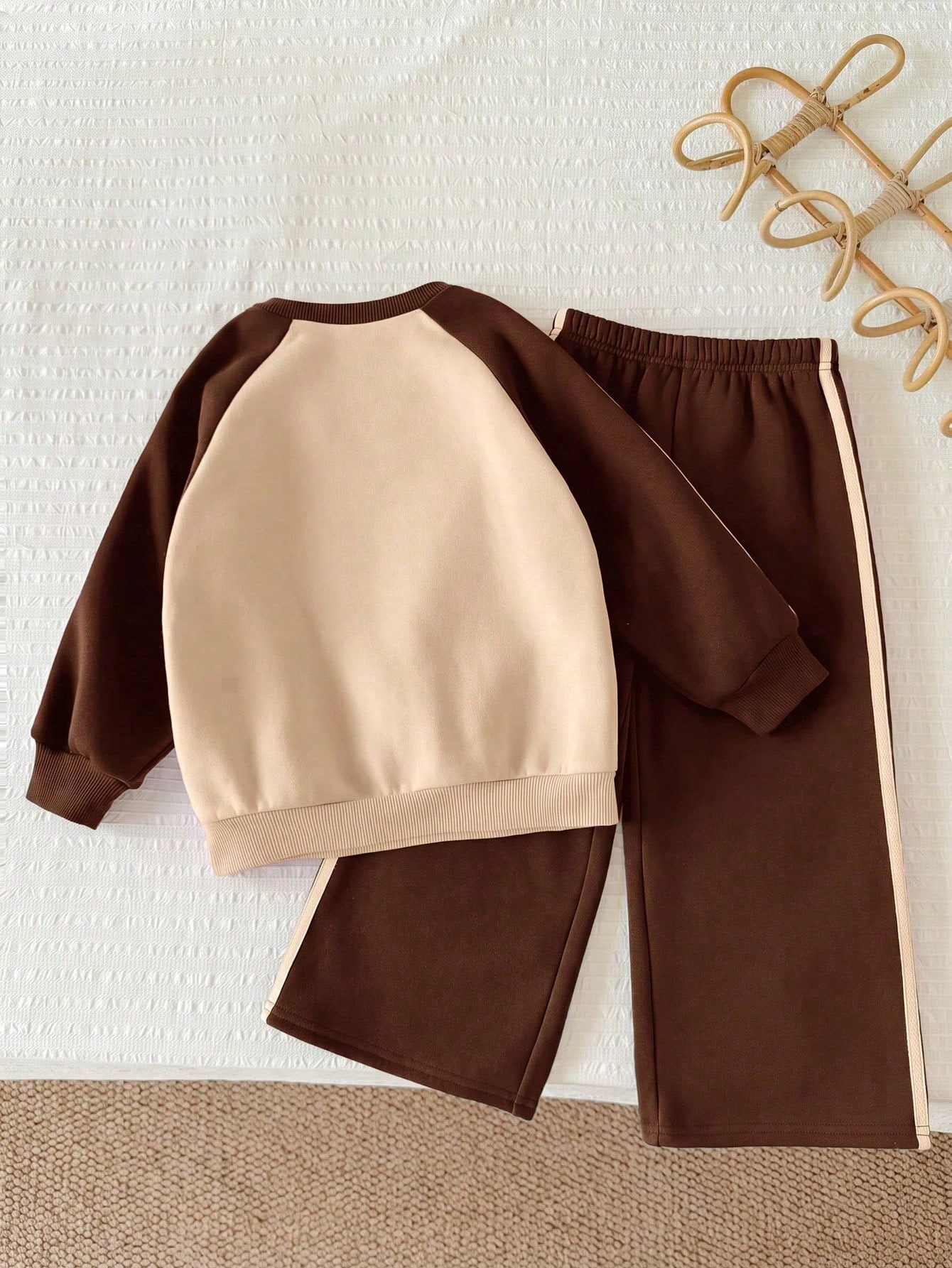 Ensemble top à col rond manches longues et pantalon avec imprimé lettres et blocs de — vue 6