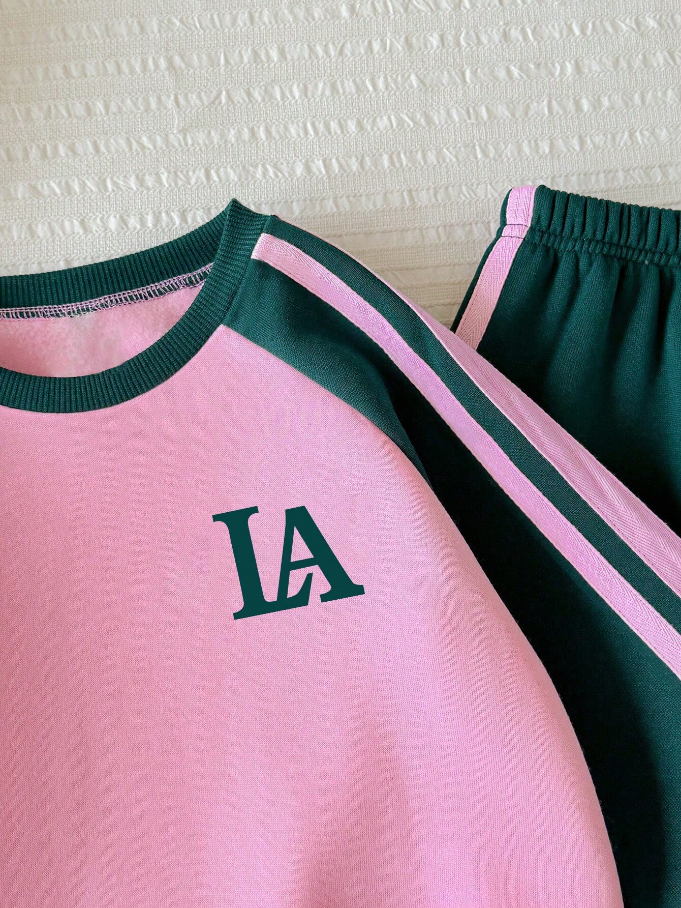 Ensemble top à col rond manches longues et pantalon avec imprimé lettres et blocs de — vue 9