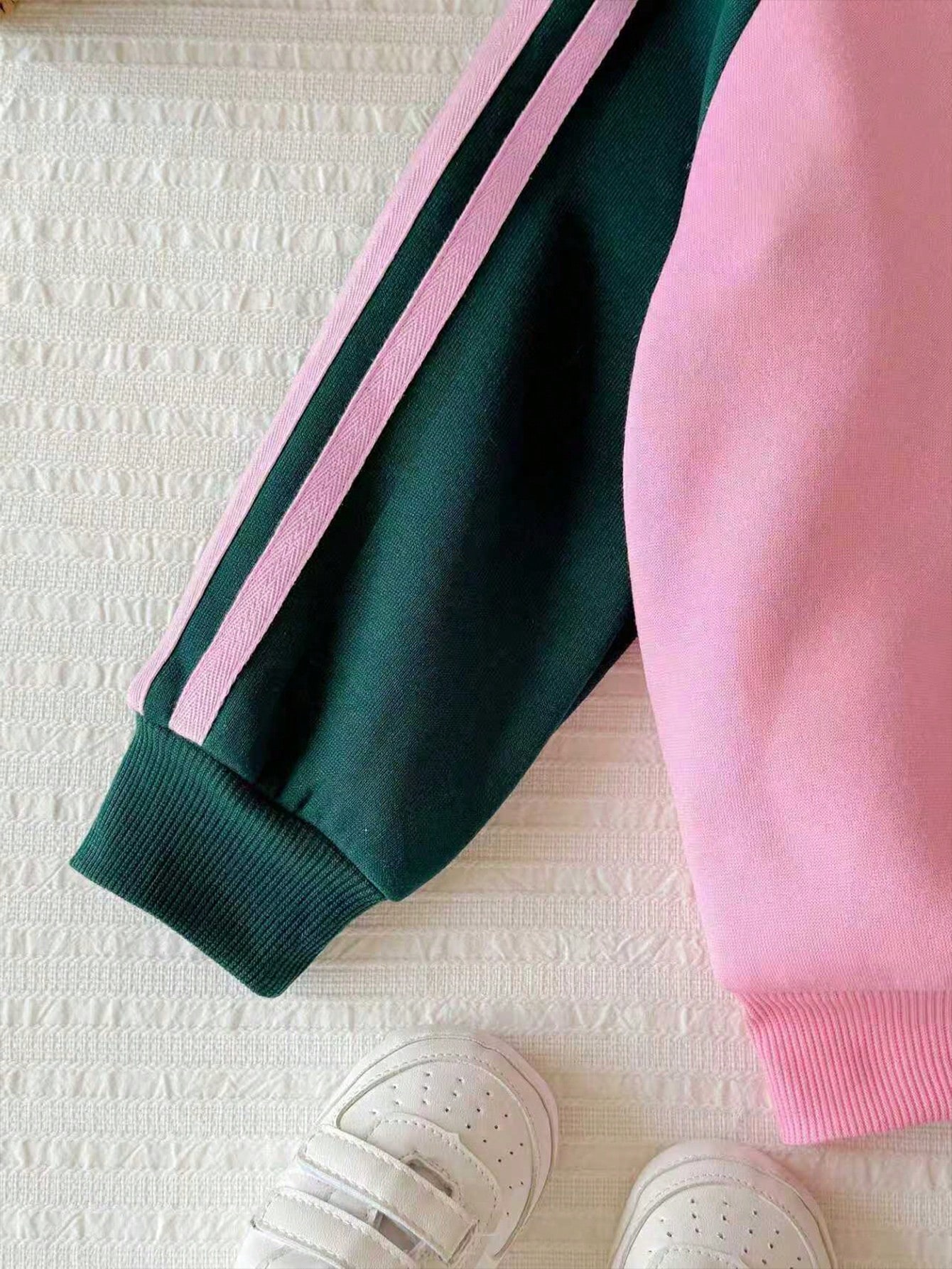 Ensemble top à col rond manches longues et pantalon avec imprimé lettres et blocs de — vue 11