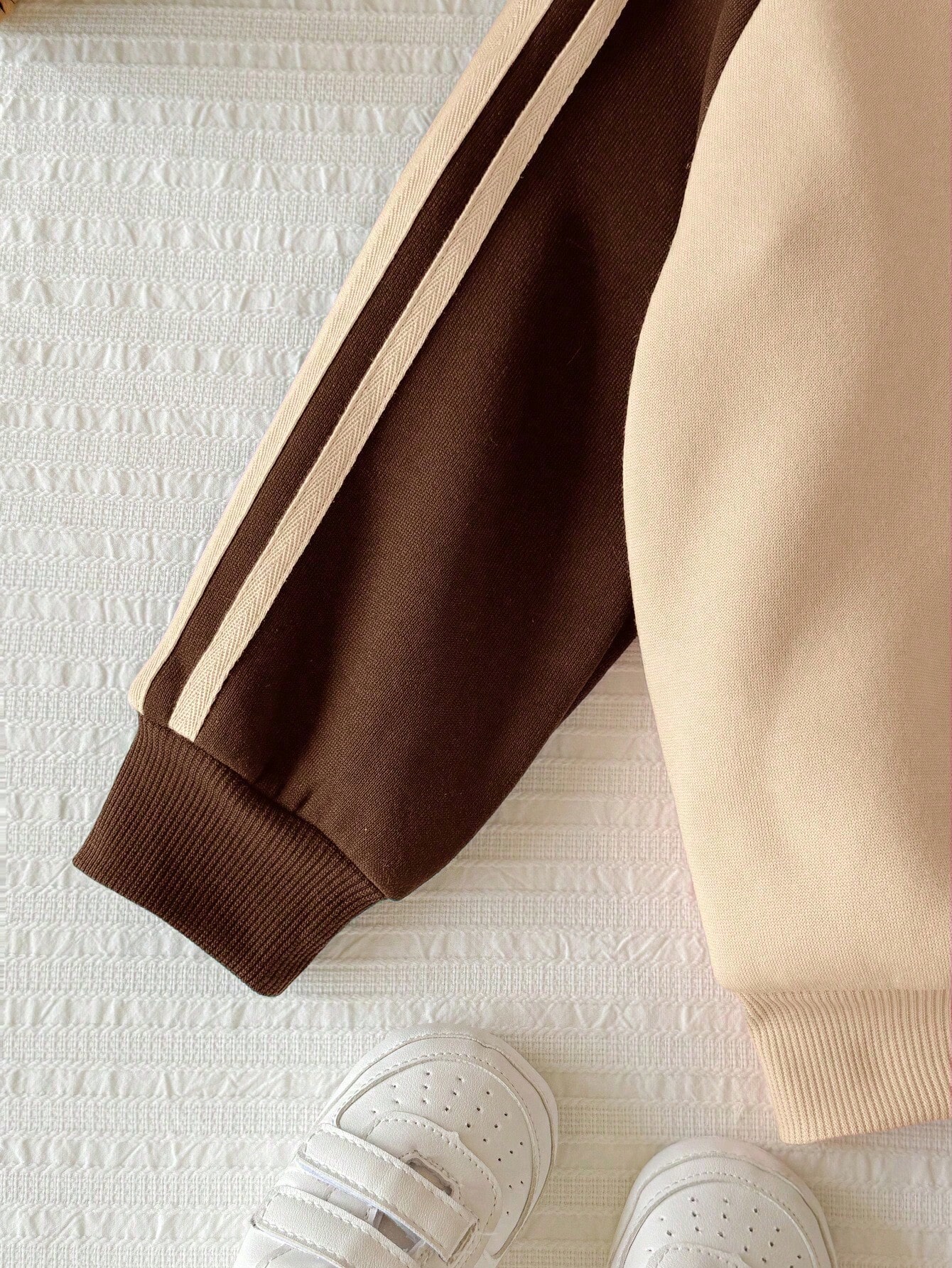 Ensemble top à col rond manches longues et pantalon avec imprimé lettres et blocs de — vue 12