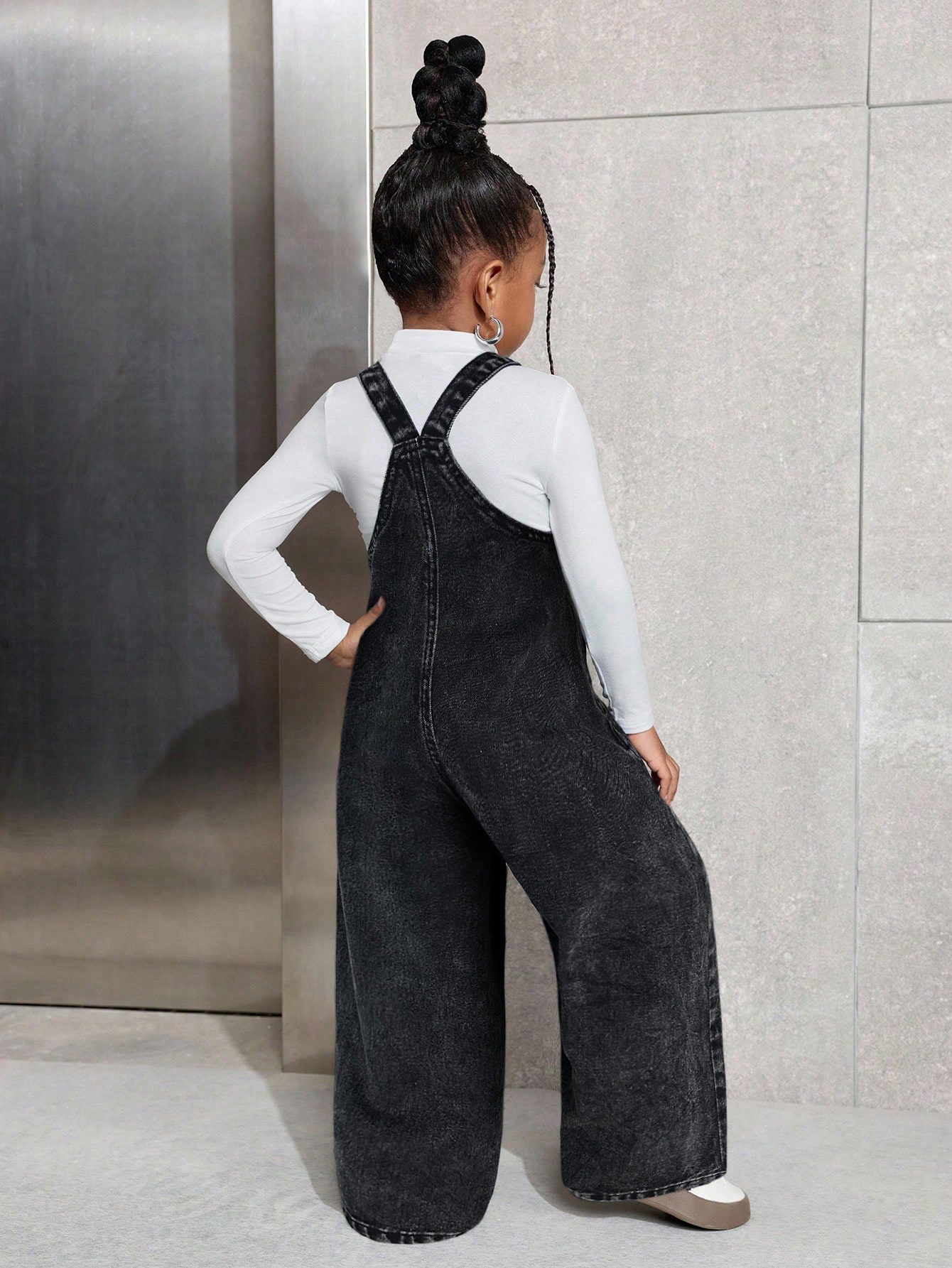 Pantalon salopette en jean bleu marine pour jeune fille — vue 5