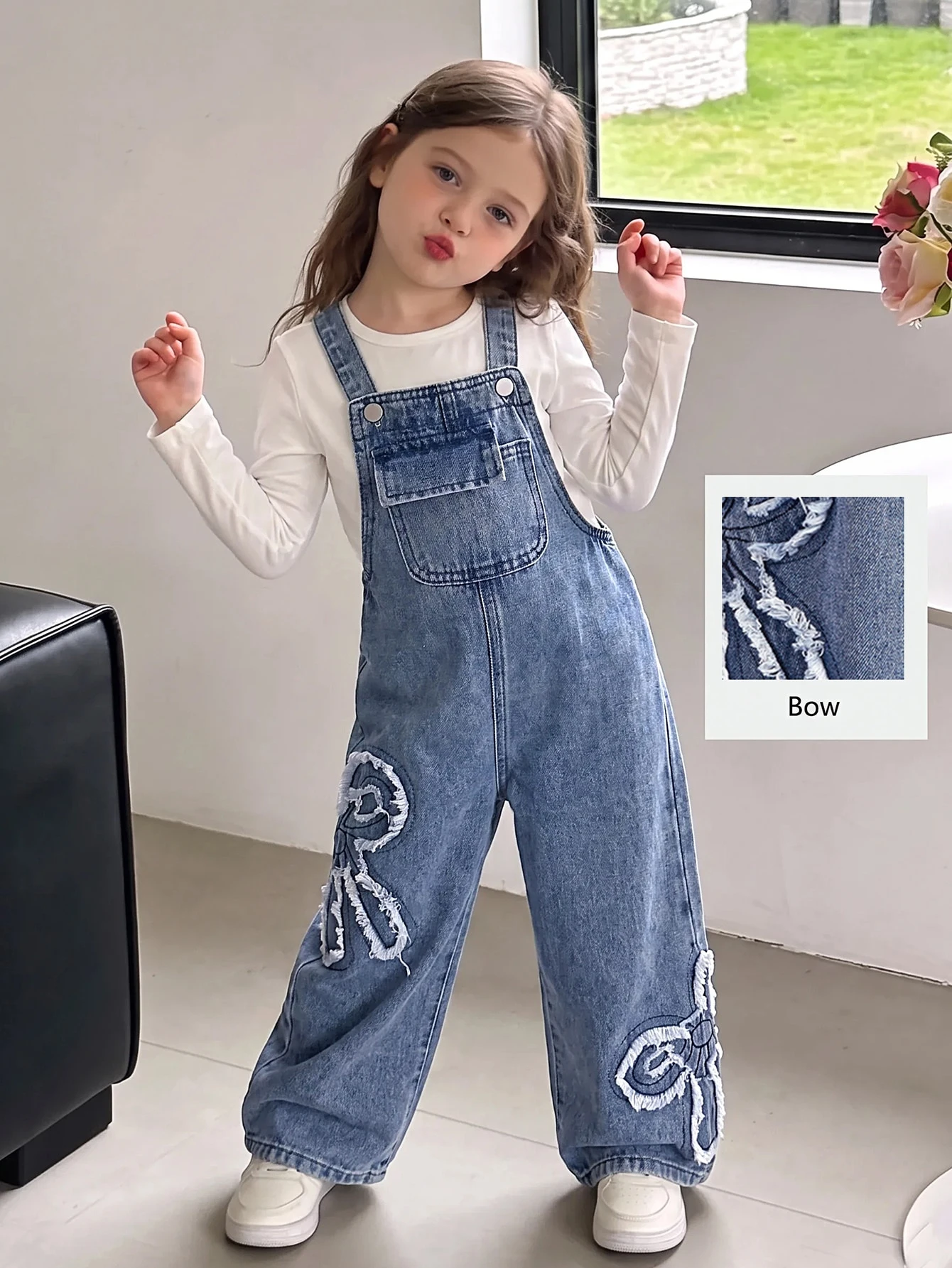 Pantalon salopette en jean bleu marine pour jeune fille — vue 2