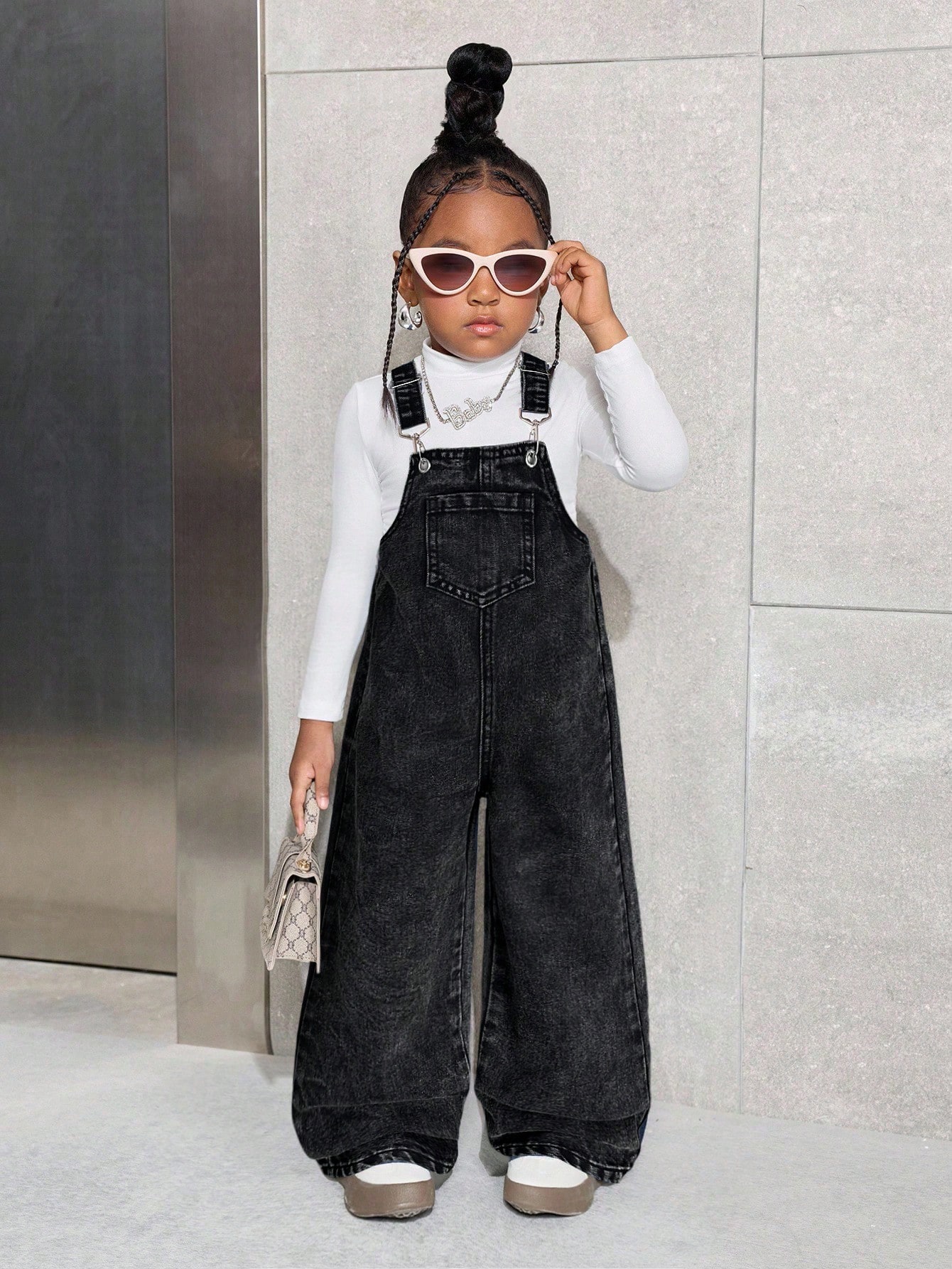 Pantalon salopette en jean bleu marine pour jeune fille — vue 9