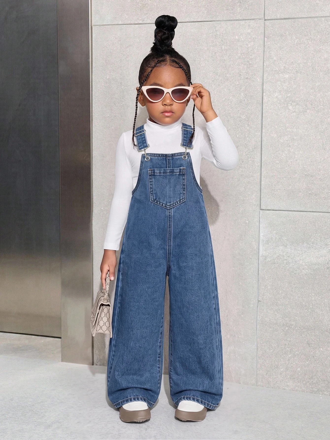 Pantalon salopette en jean bleu marine pour jeune fille — vue 12