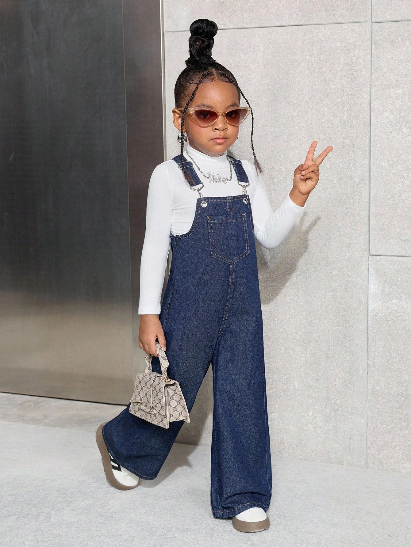 Pantalon salopette en jean bleu marine pour jeune fille — vue 11