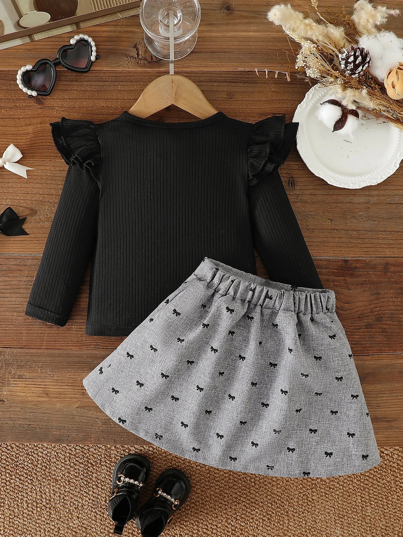 Ensemble Top pull col rond noir élégant avec nœud noir et jupe plaid marron pour — vue 12