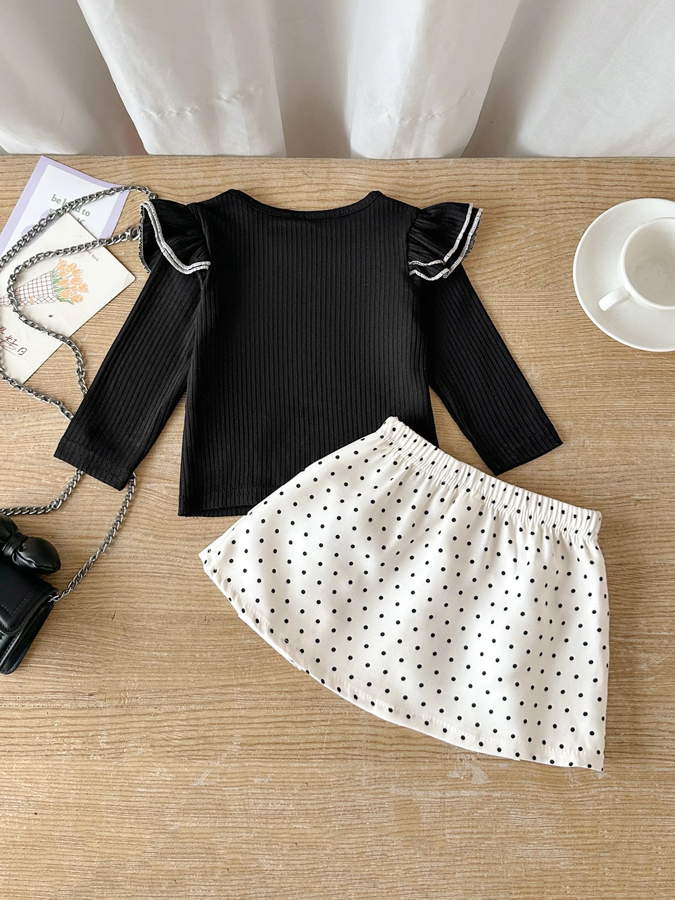 Ensemble Top pull col rond noir élégant avec nœud noir et jupe plaid marron pour — vue 9
