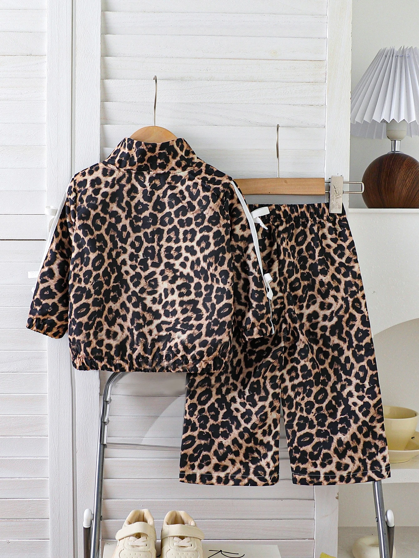 Ensemble 2 pièces pour bébé fille, veste zippée imprimé léopard mignon & pantalon — vue 2