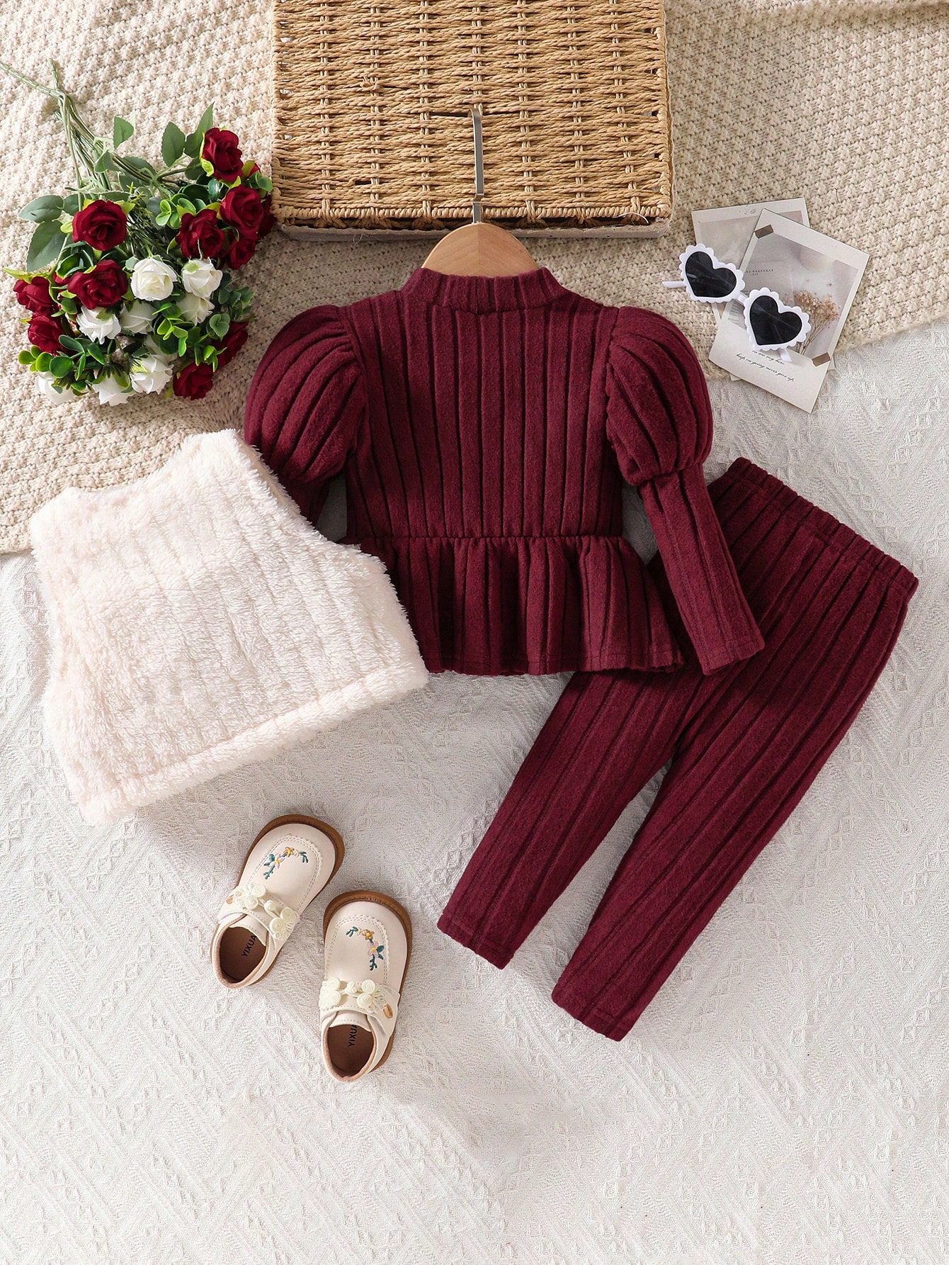 Ensemble 3 pièces pour bébé fille, robe rouge unie simple et mode, gilet et — vue 3