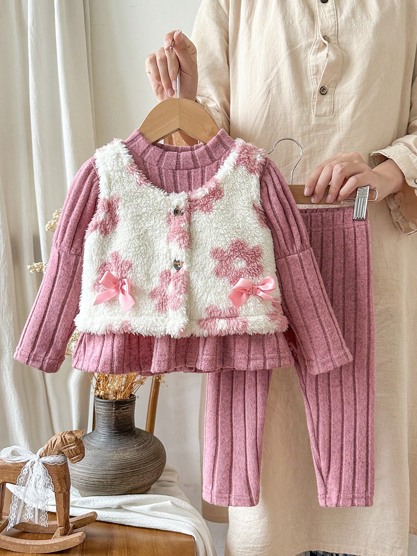 Ensemble 3 pièces pour bébé fille, robe rouge unie simple et mode, gilet et — vue 8