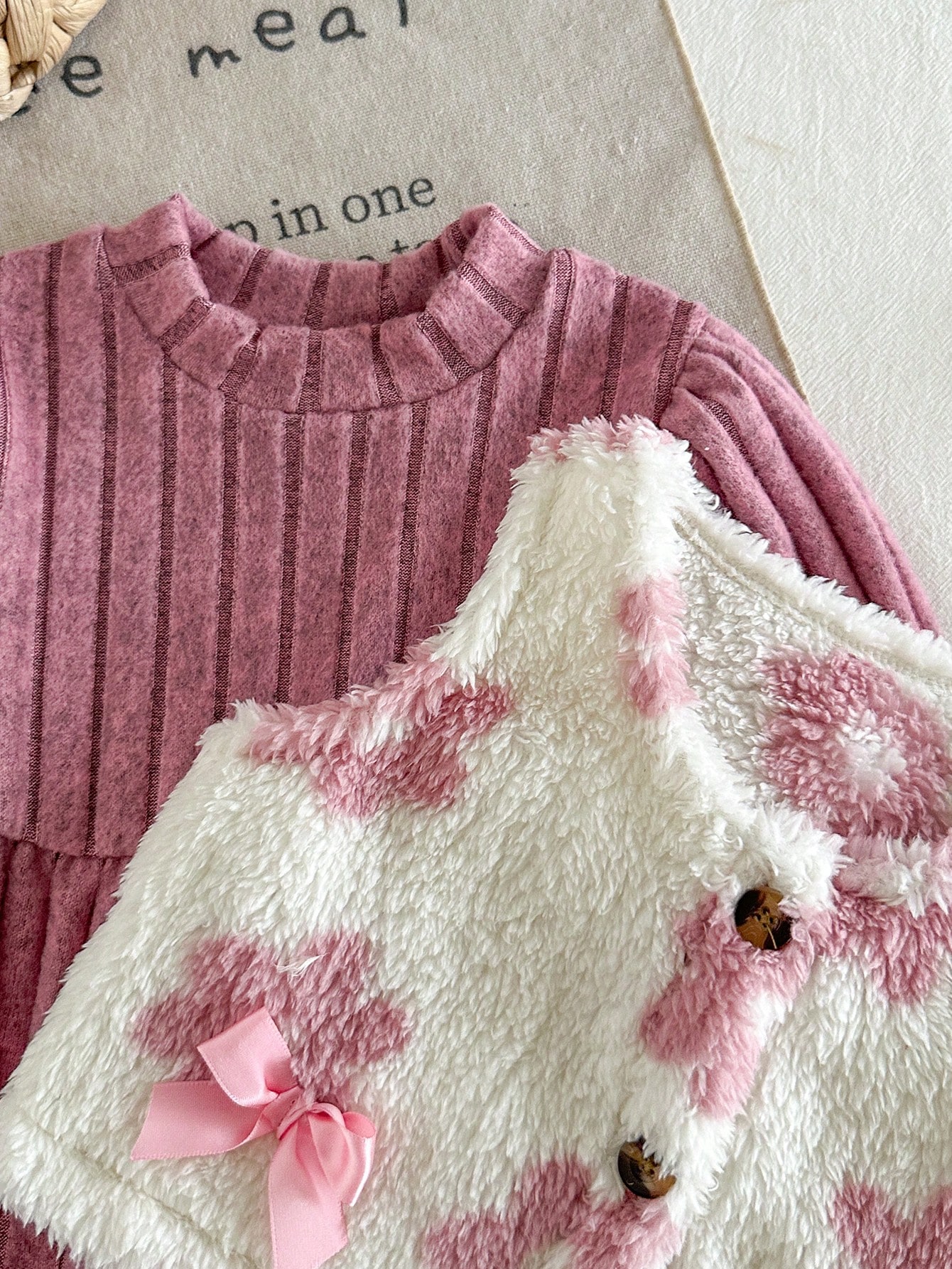 Ensemble 3 pièces pour bébé fille, robe rouge unie simple et mode, gilet et — vue 10