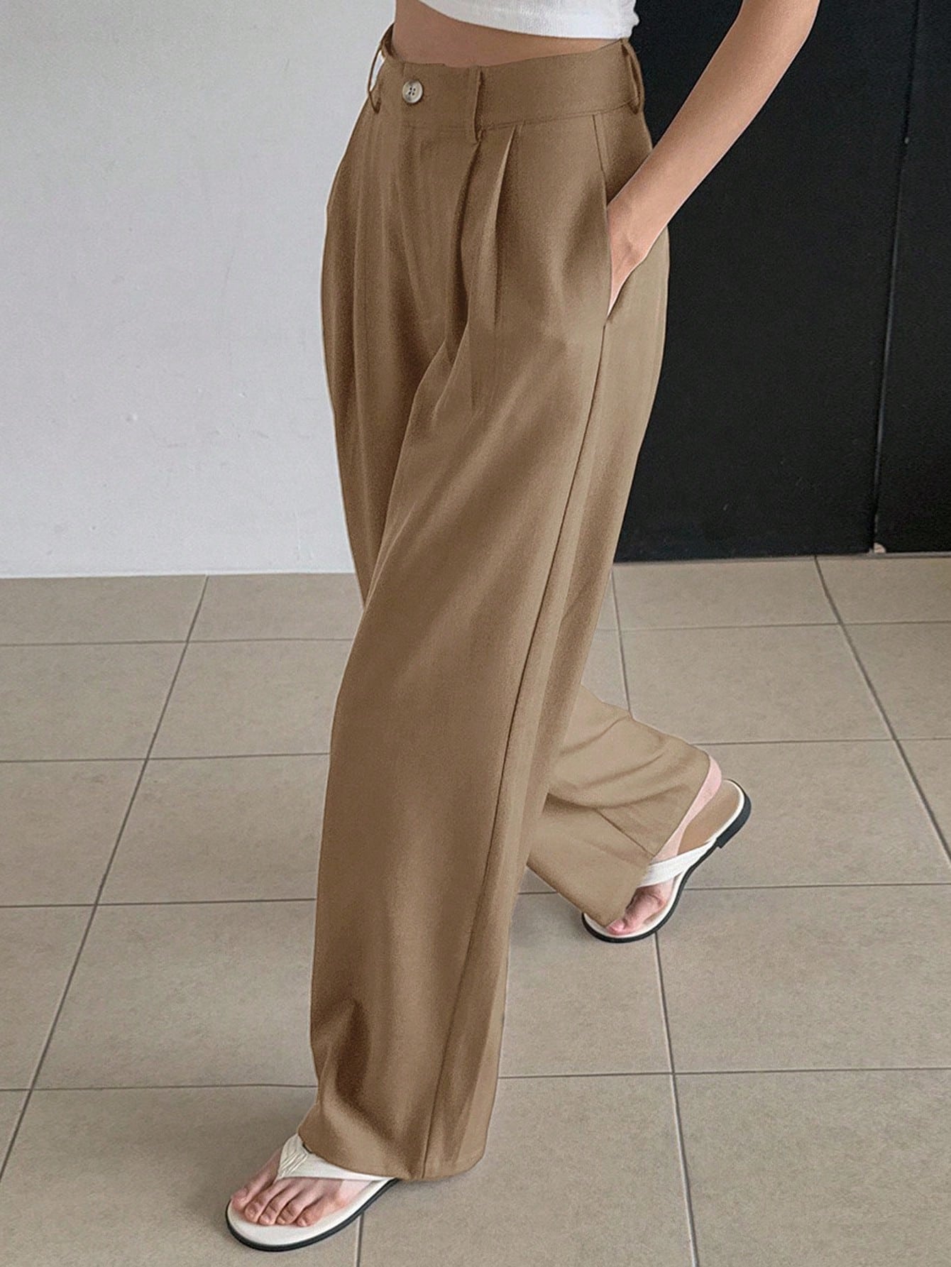 DAZY Pantalon décontracté minimaliste de couleur unie avec poches et boutons pour femmes, — vue 4