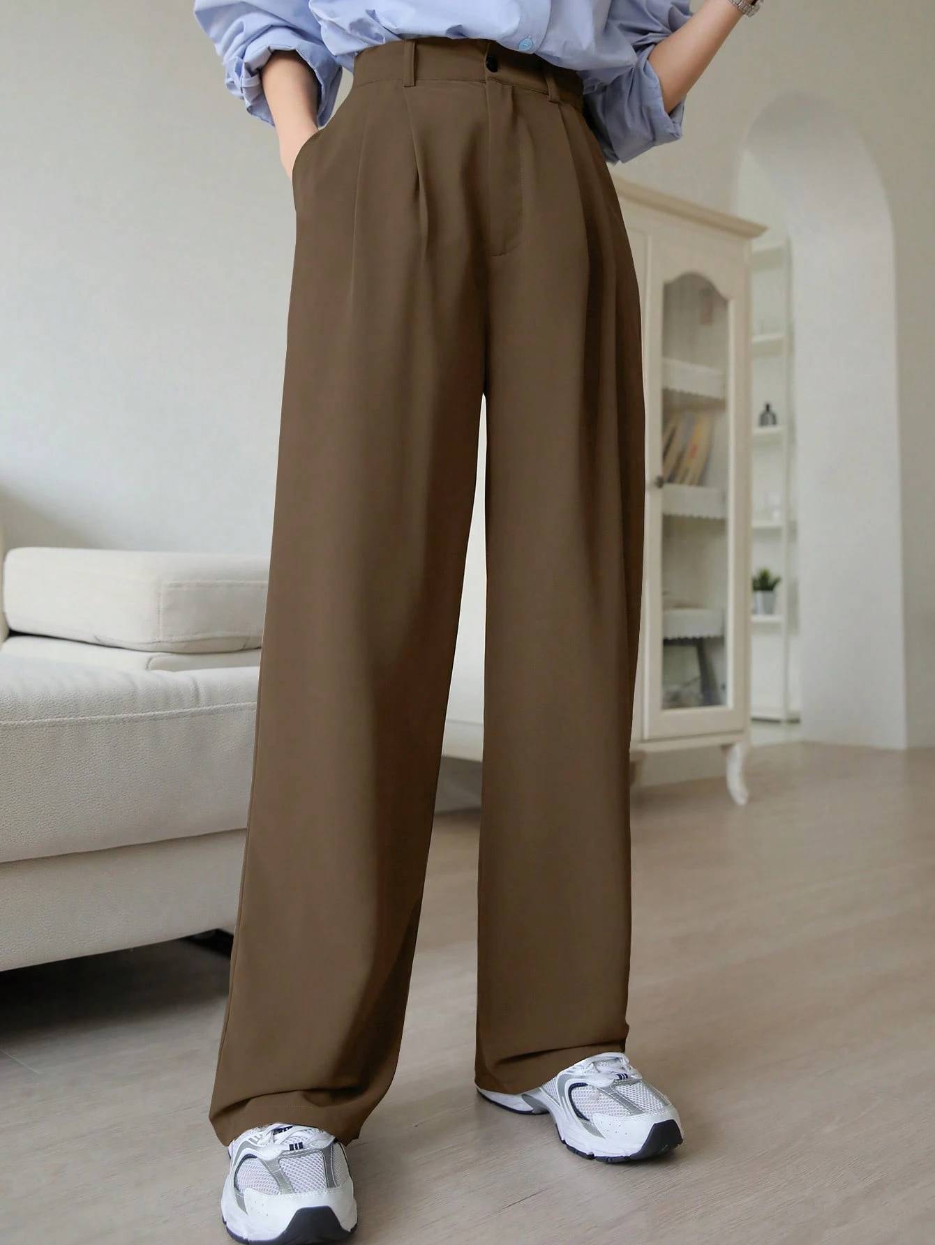 DAZY Pantalon décontracté minimaliste de couleur unie avec poches et boutons pour femmes, — vue 3