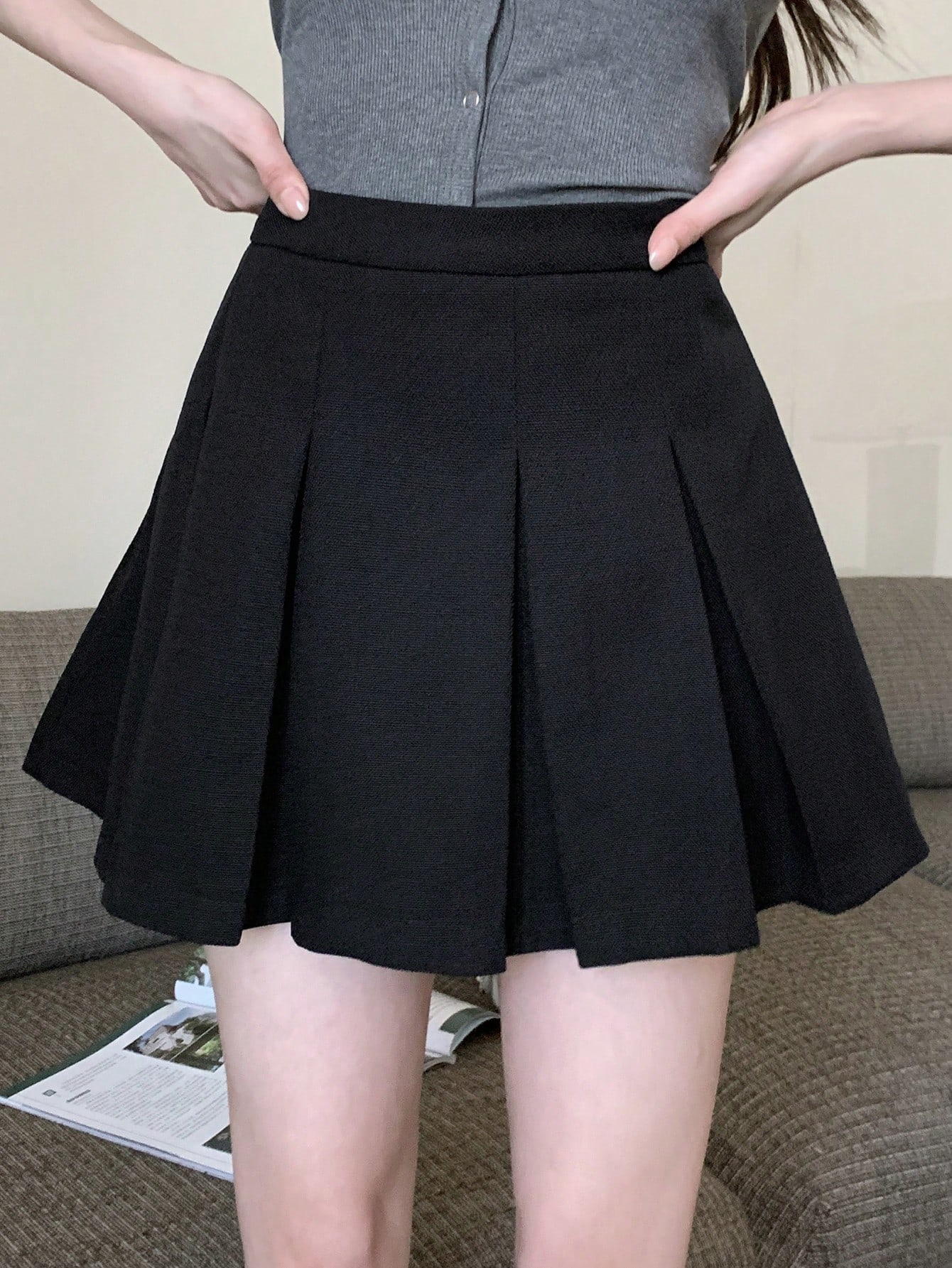 DAZY Jupe mini plissée de couleur unie polyvalente et décontractée pour femmes, style — vue 2
