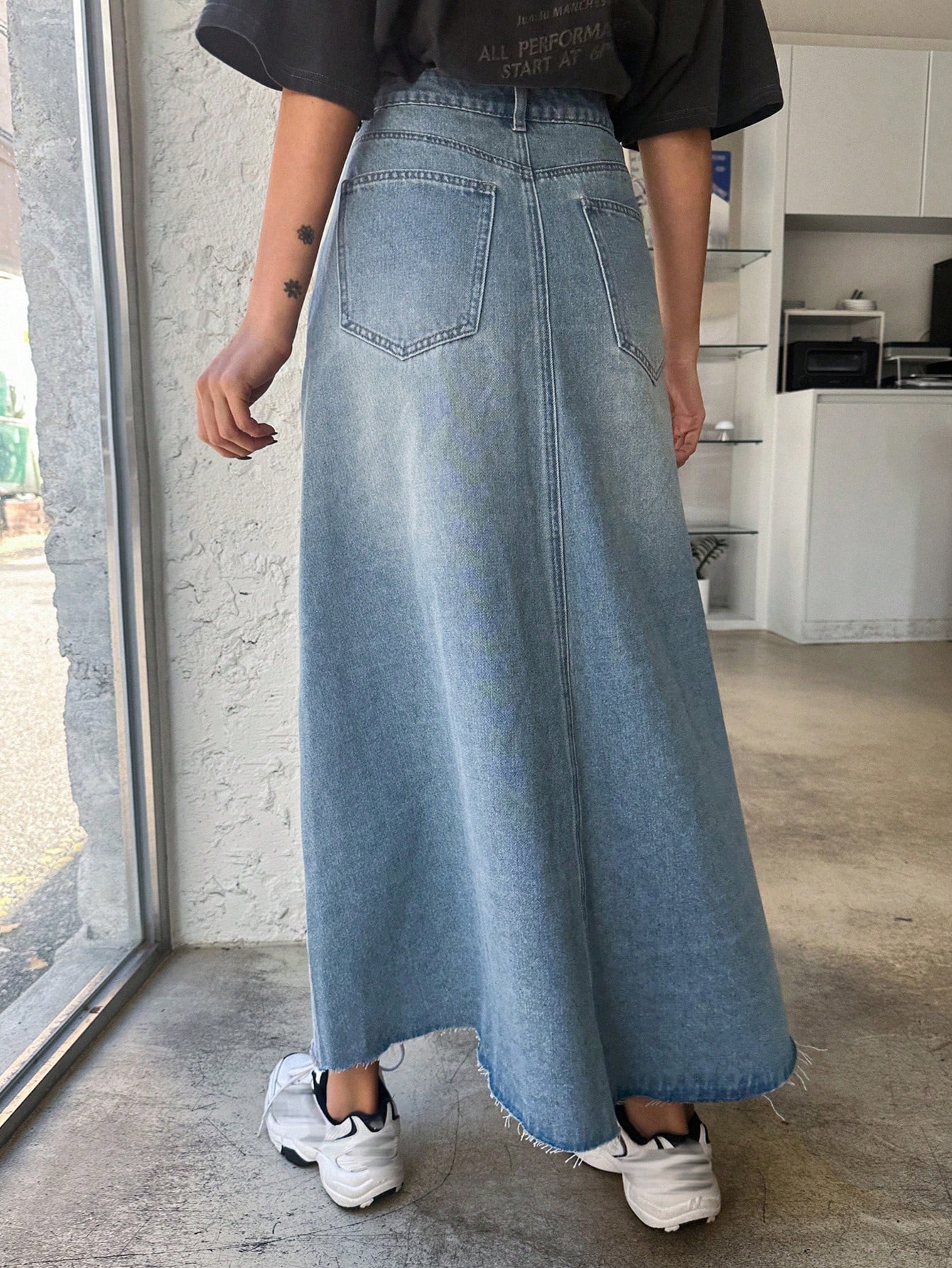 DAZY Jupe en jean délavée et effilochée pour femmes, style décontracté — vue 7