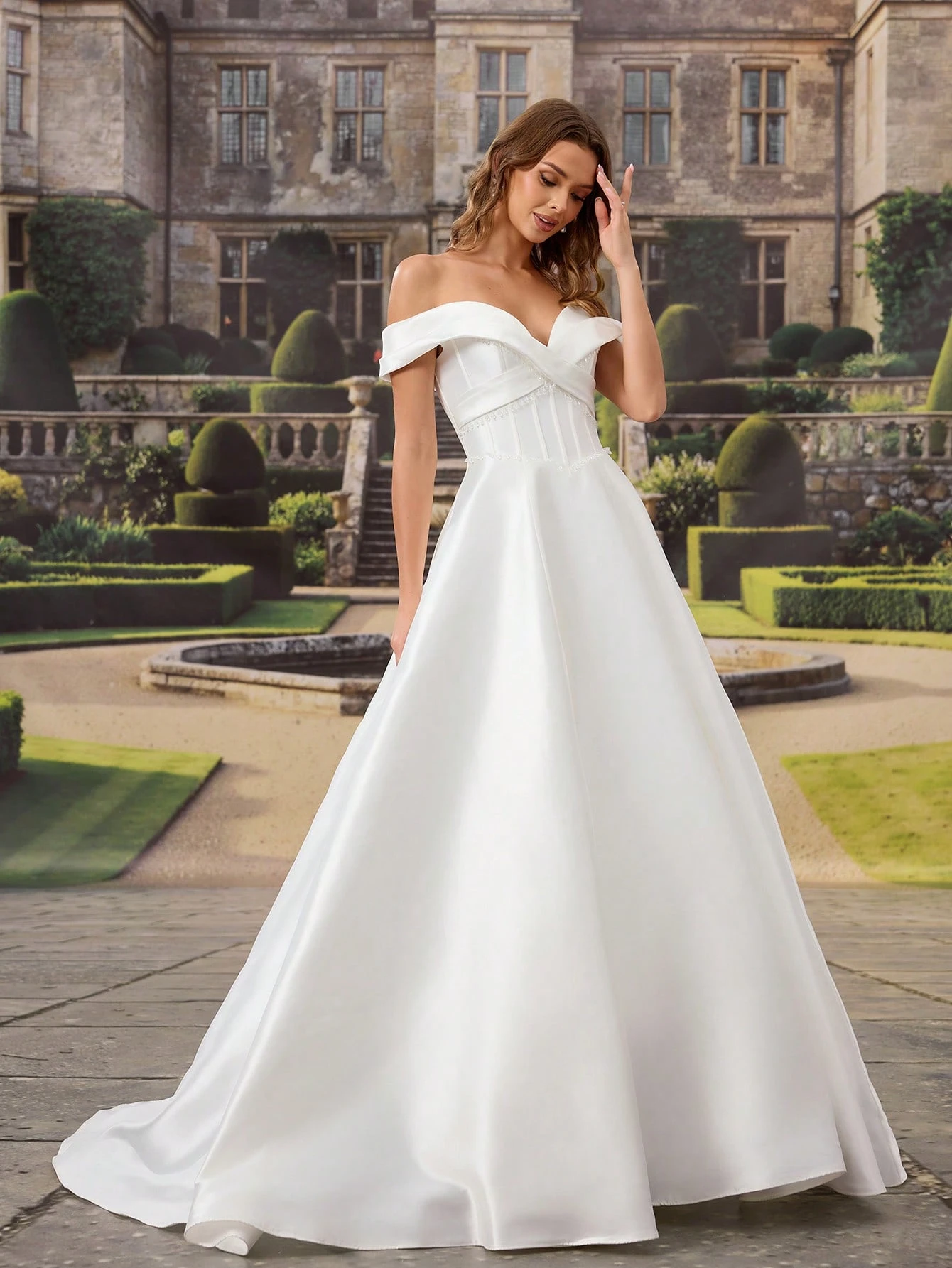 Robe de mariée en soie blanche élégante, encolure cœur sans bretelles, ornements de — vue 9