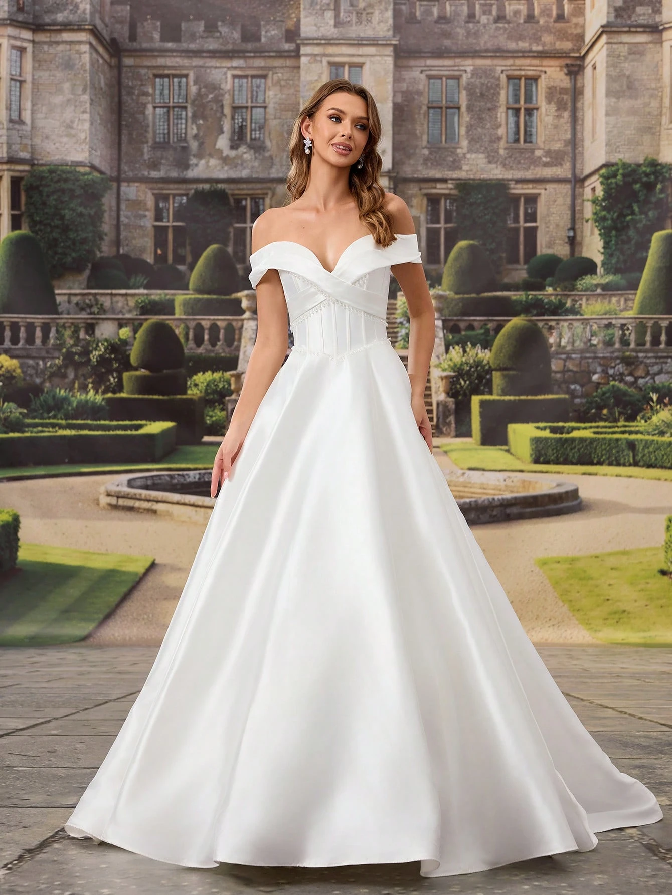Robe de mariée en soie blanche élégante, encolure cœur sans bretelles, ornements de — vue 7