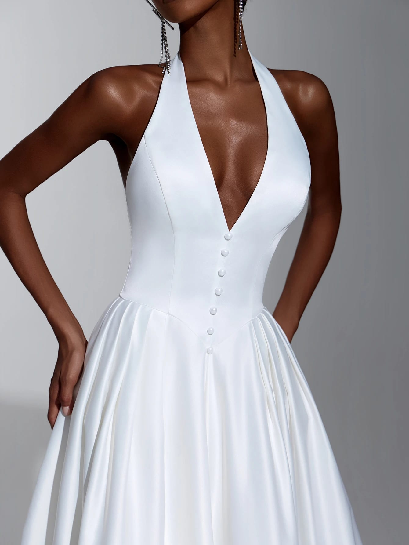 Elitara Robe de mariée élégante minimaliste blanche en satin de luxe décorée de perles,