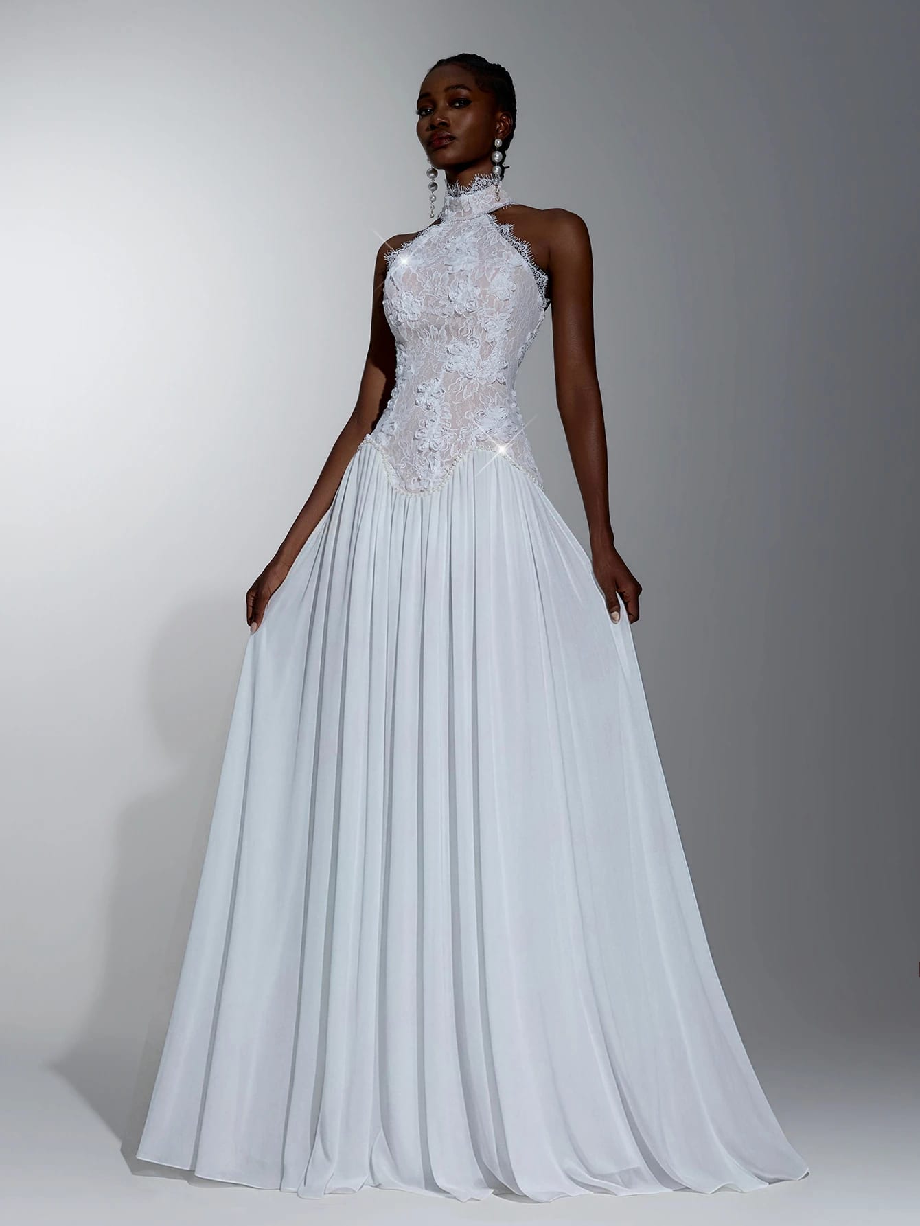 Elitara Robe de mariée élégante blanche avec sequins, dentelle et applique, col montant