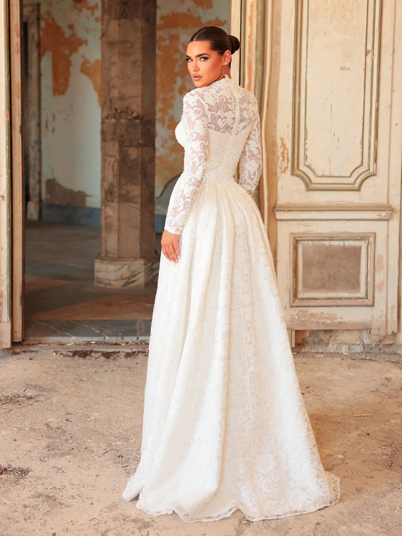 Aureia Robe de mariée de style palais élégante et romantique, blanche, à manches longues, — vue 2