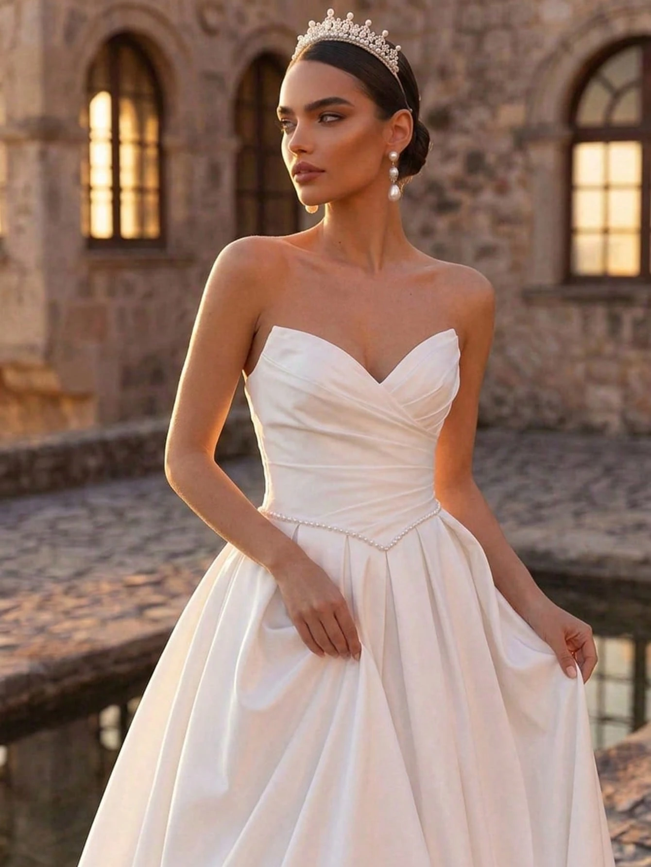 Glamrae Robe élégante et luxueuse en satin plissé avec ourlet extra large, sans — vue 9