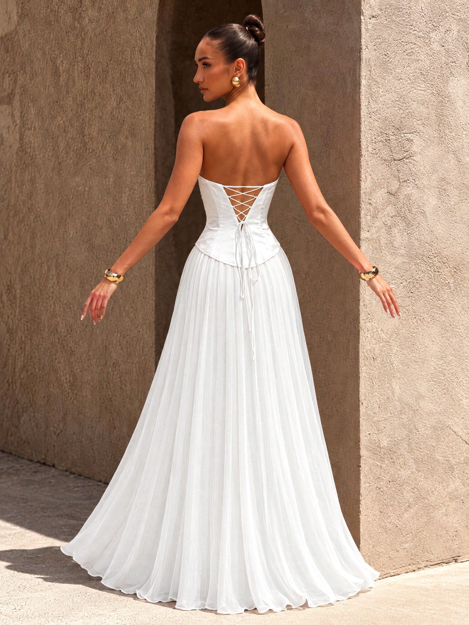 UNITHORSE Robe de soirée longue élégante blanche plissée sans bretelles, design dos nu, — vue 2