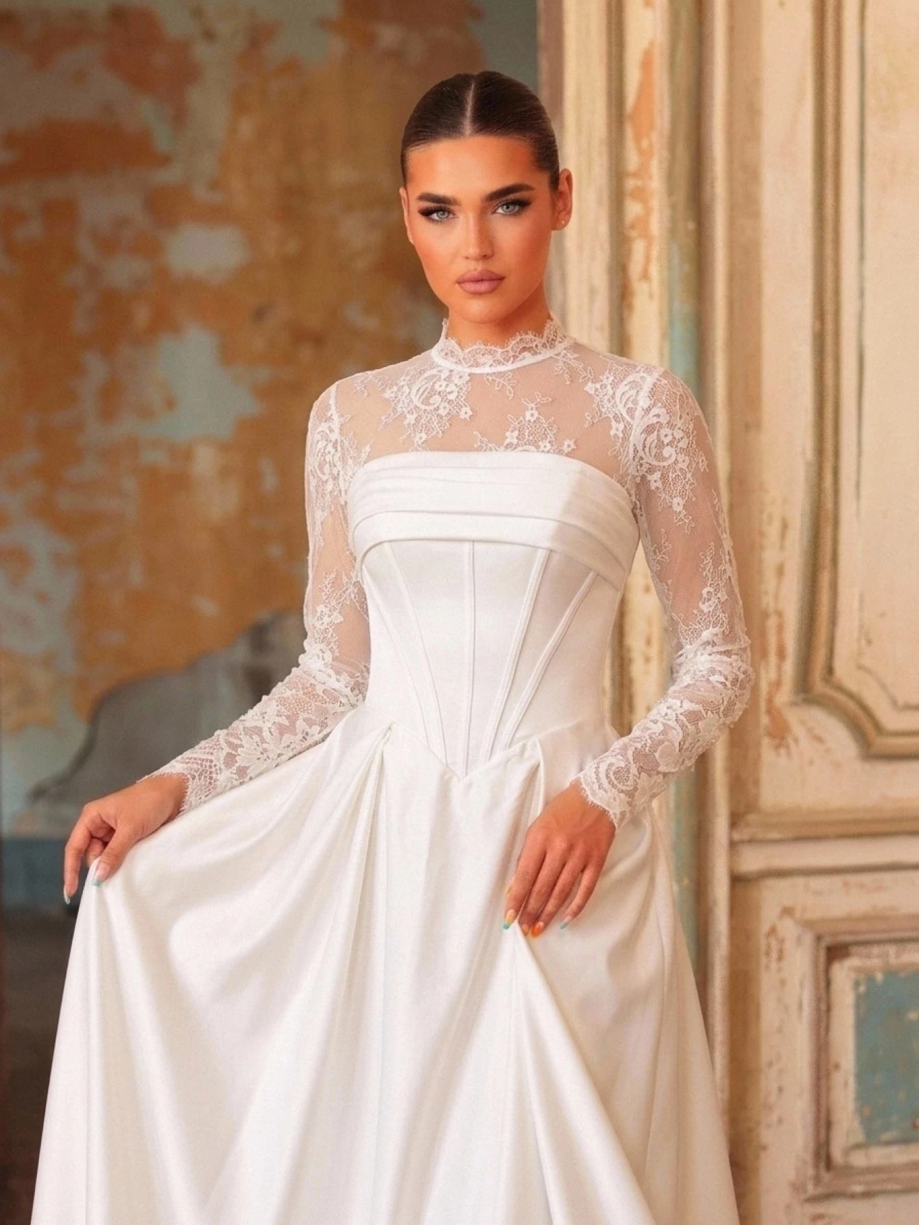 Aureia Robe de mariée élégante blanche en satin brillant avec patchwork romantique en — vue 6