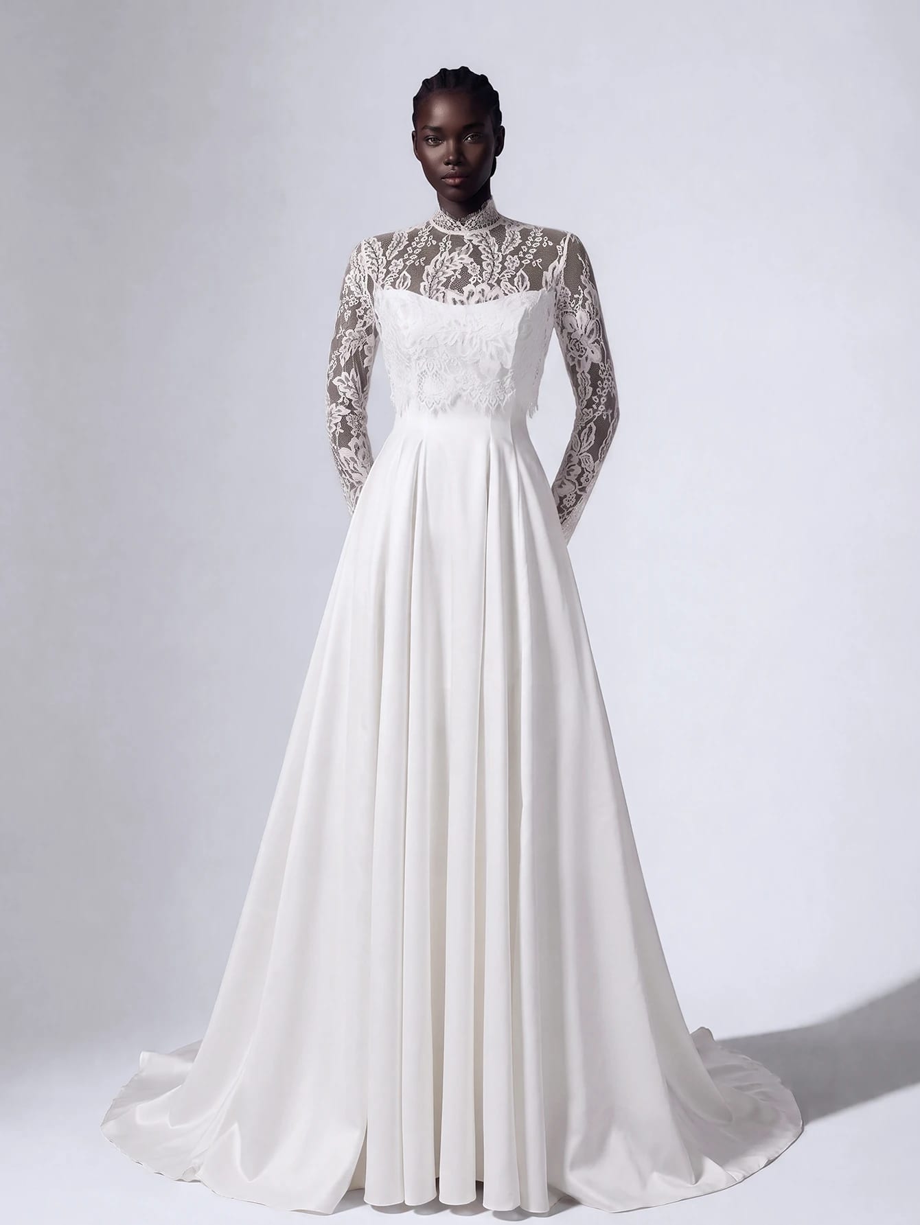 Elitara Robe de soirée élégante blanche en satin brillant minimaliste chic avec découpe