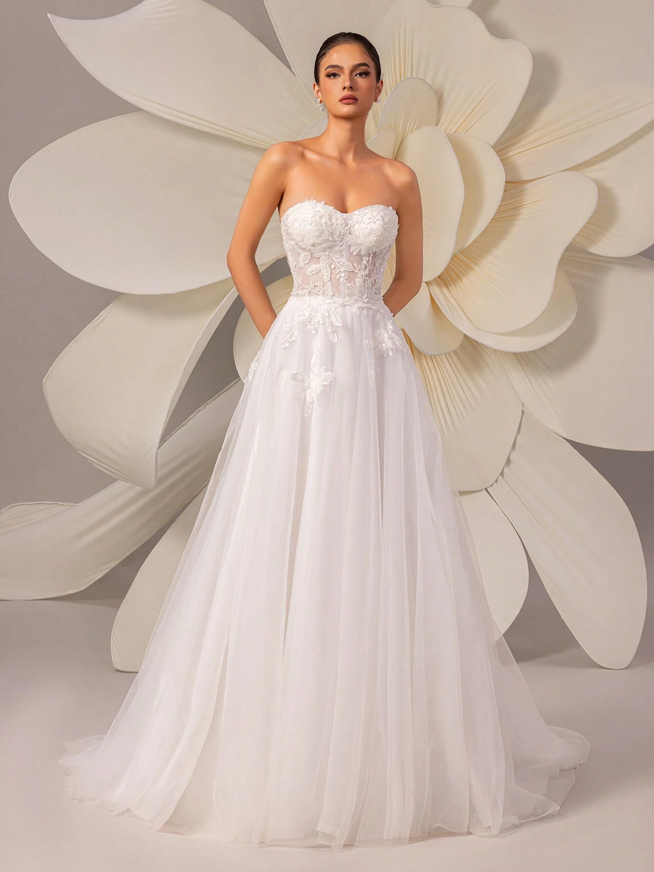 Robe de mariée sexy sans manches HEARBOBO, avec encolure sans bretelles, créant un look — vue 7