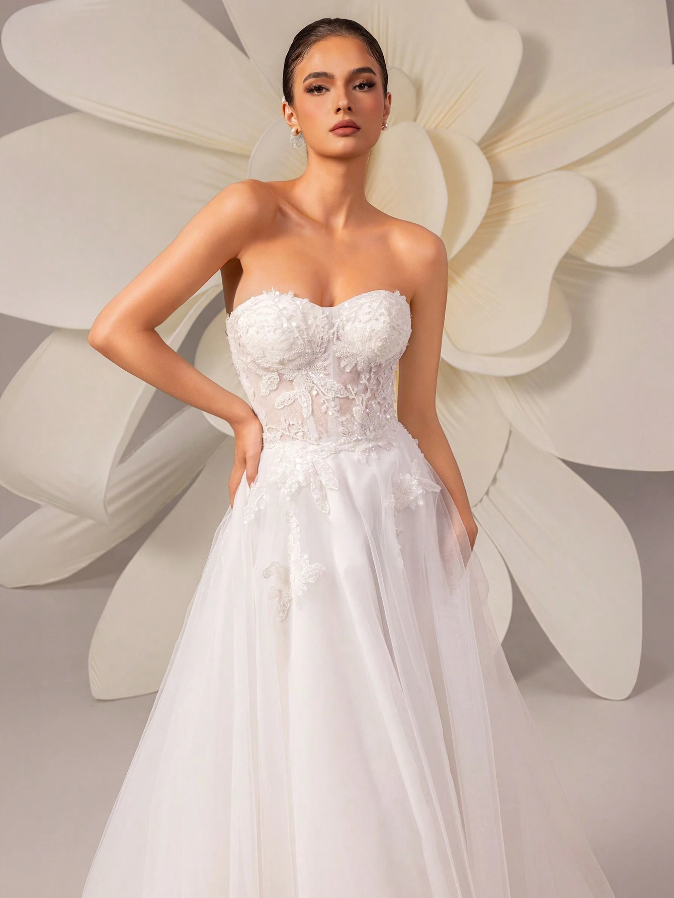 Robe de mariée sexy sans manches HEARBOBO, avec encolure sans bretelles, créant un look — vue 8