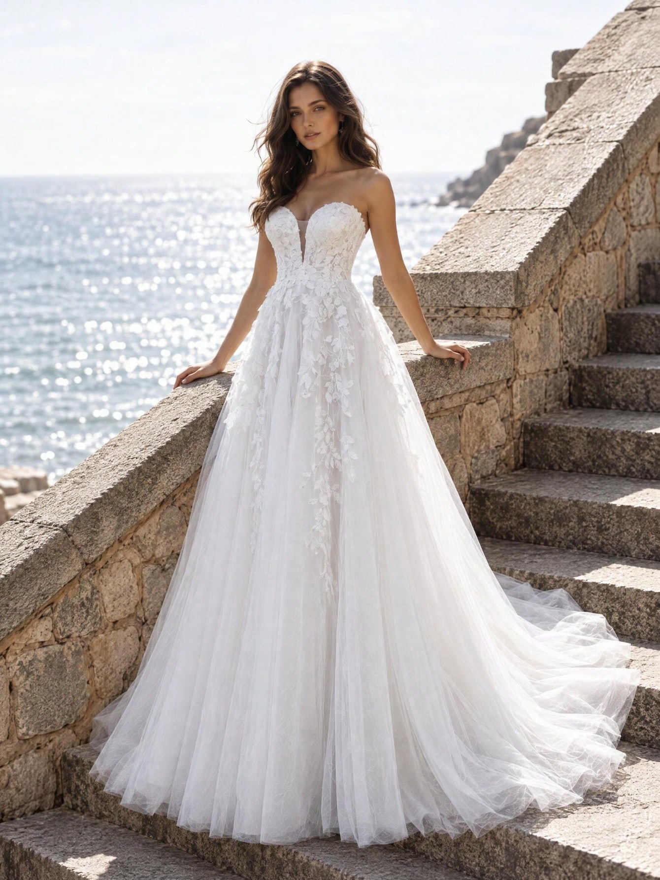 Robe de mariée élégante en forme de cœur avec col en V profond sans bretelles et brodée,
