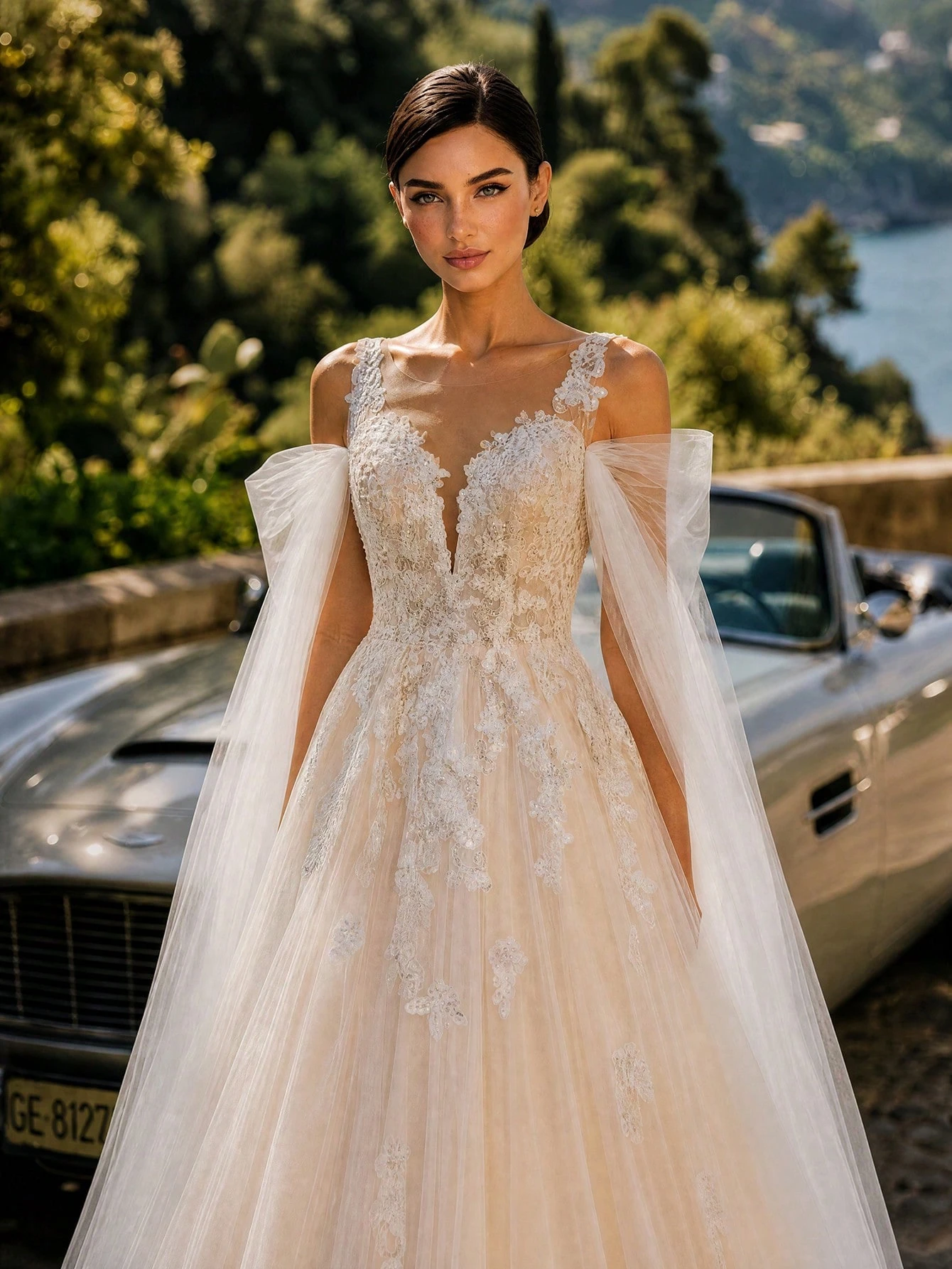 Robe de mariée blanche d'hiver en tulle élégante avec broderie lourde et traîne, édition — vue 2