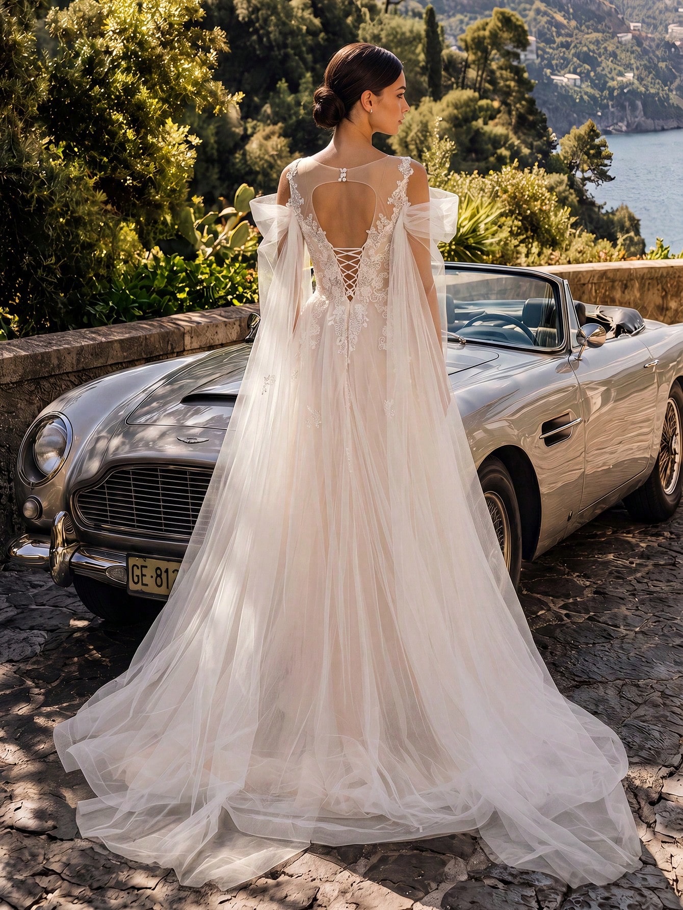 Robe de mariée blanche d'hiver en tulle élégante avec broderie lourde et traîne, édition — vue 3