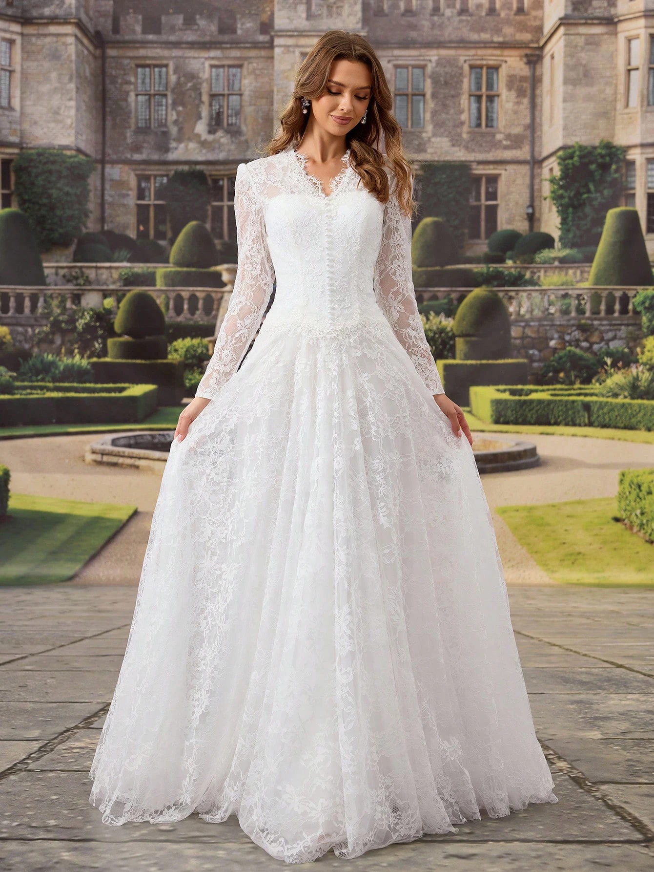 Robe de mariée élégante en dentelle blanche avec traîne — vue 4