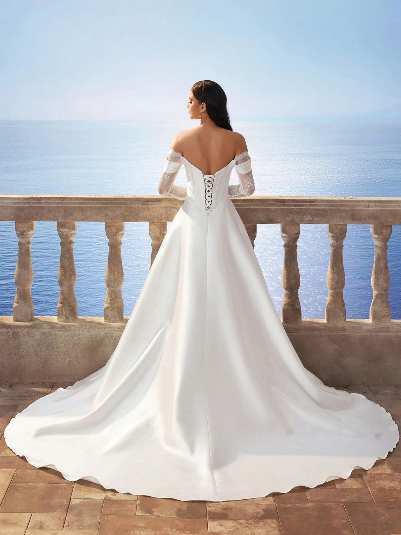 Elasola Robe de mariée maxi minimaliste à manches longues à épaules dénudées, en satin — vue 3