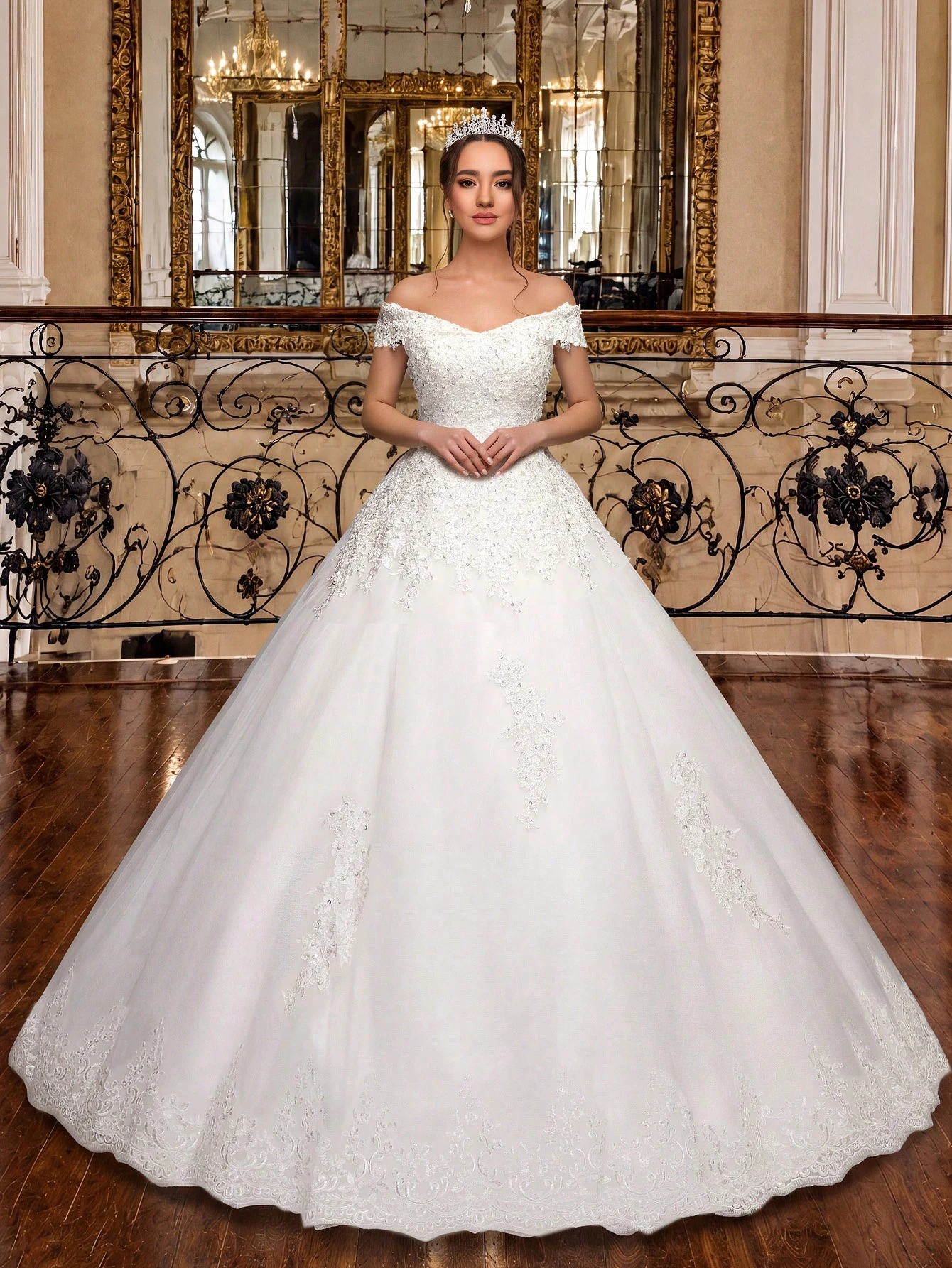 Robe de mariée élégante pour femme, longueur sol, avec appliqués et perles à la main, — vue 2