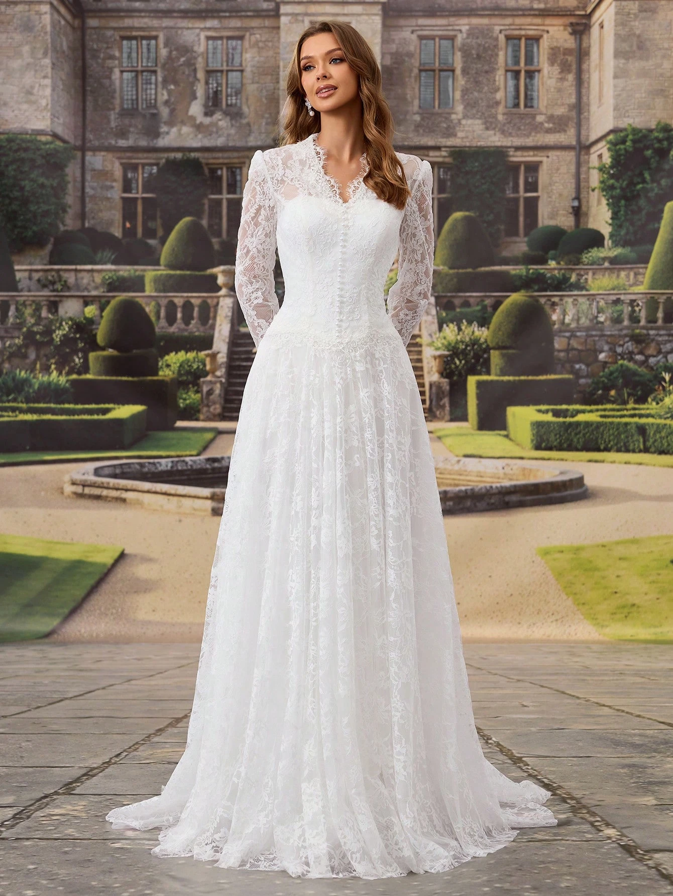 Robe de mariée élégante en dentelle blanche avec traîne — vue 5